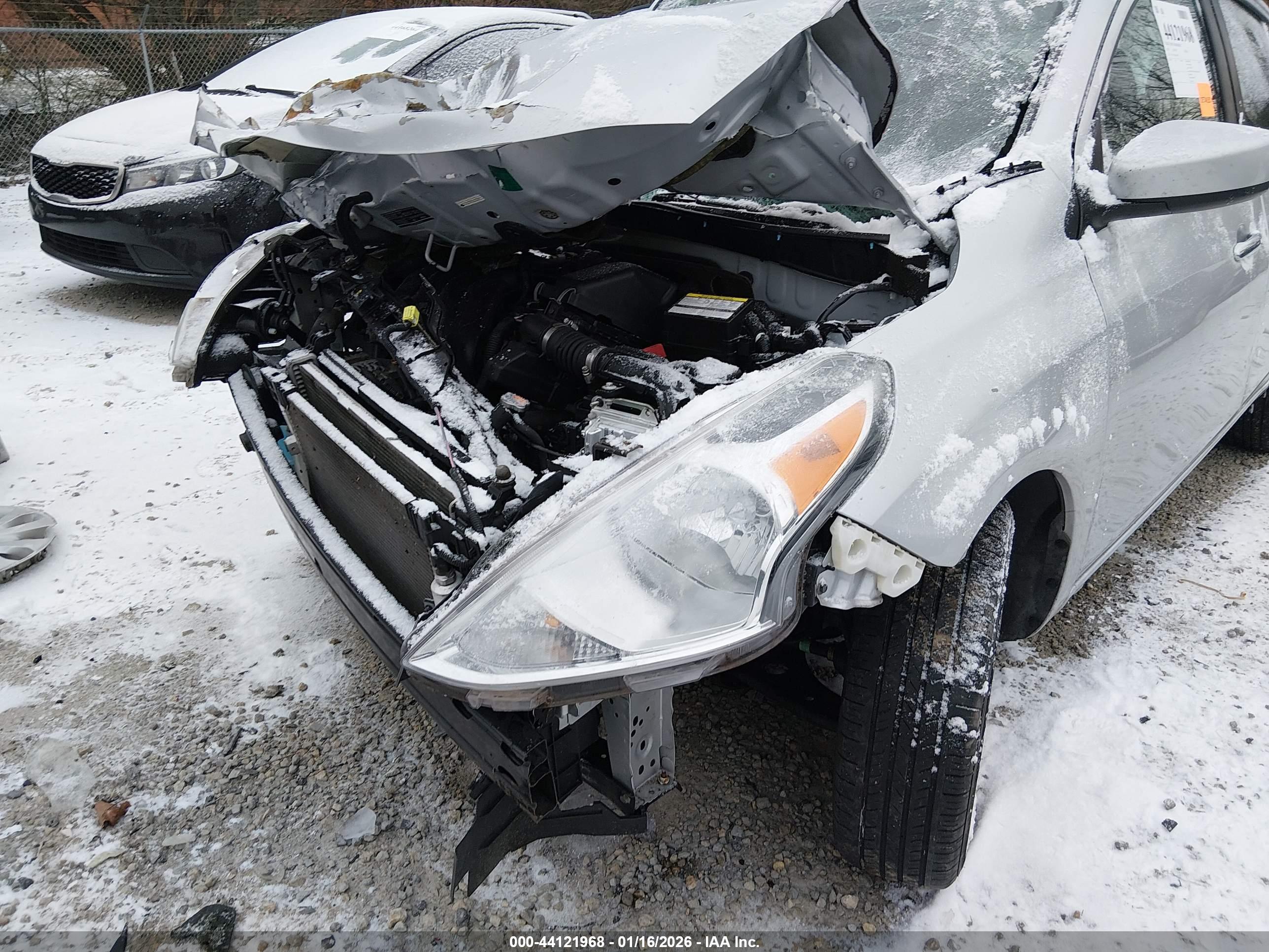 NISSAN VERSA image 6
