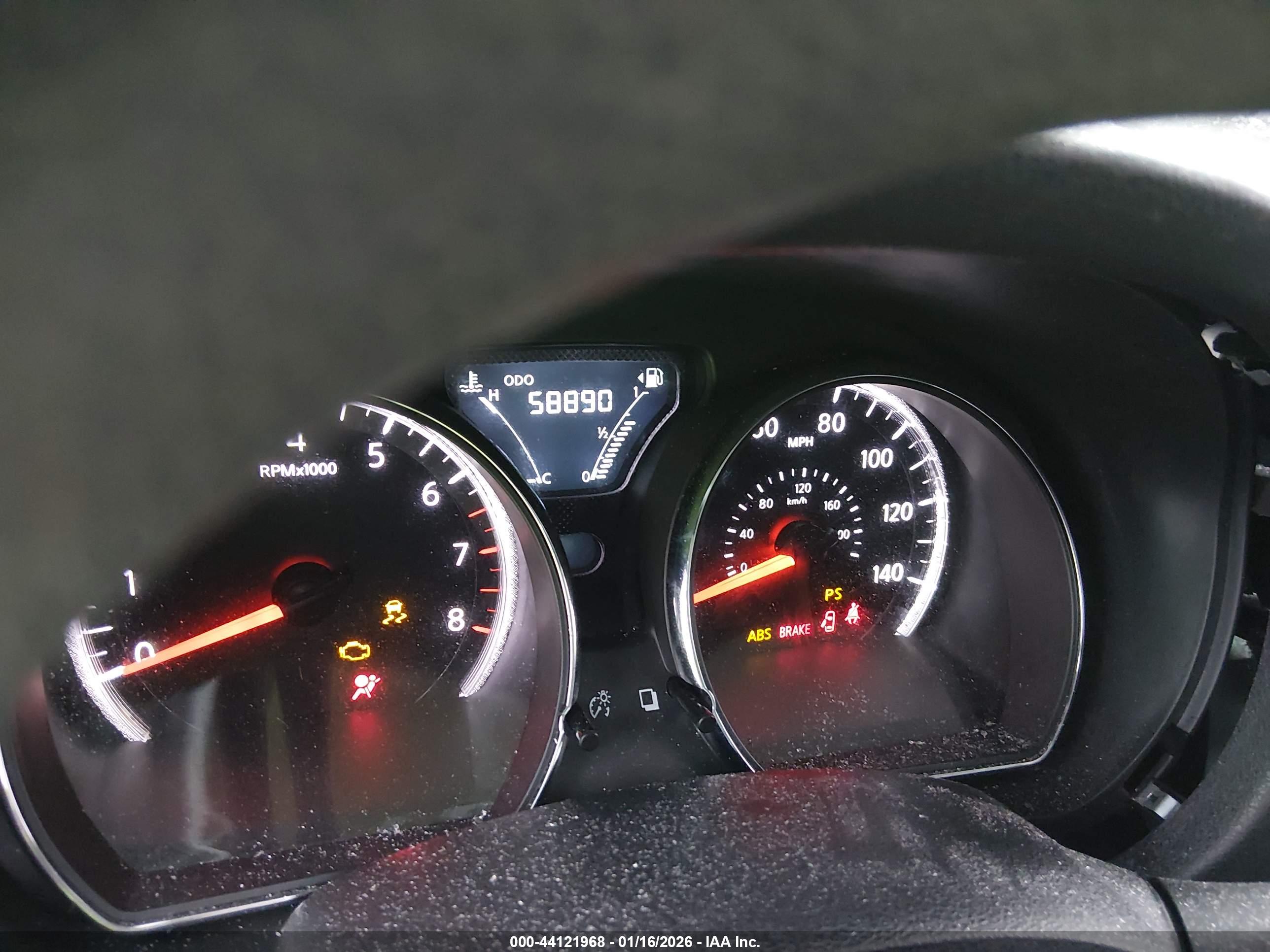 NISSAN VERSA image 7