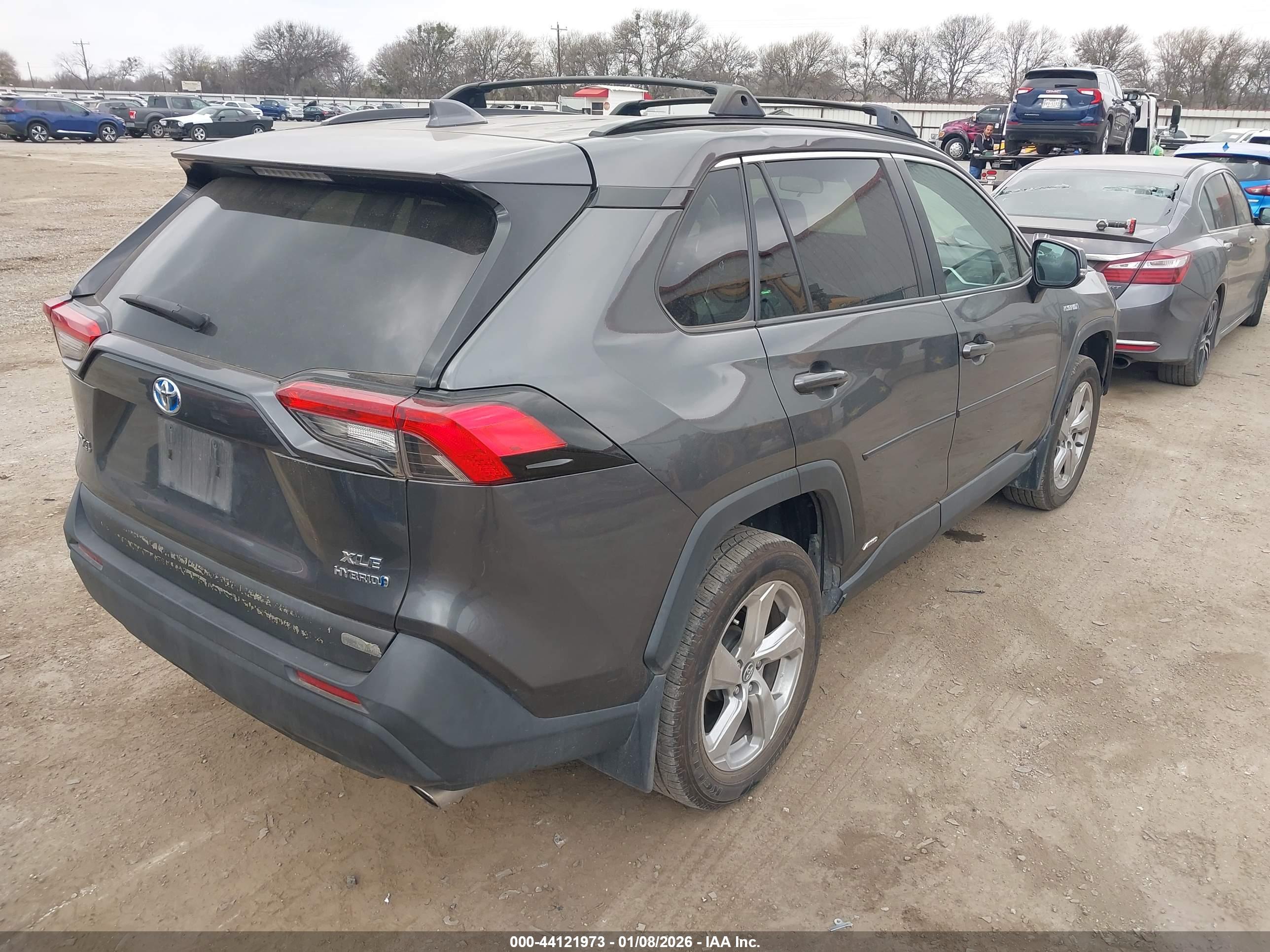 TOYOTA RAV4 image 4
