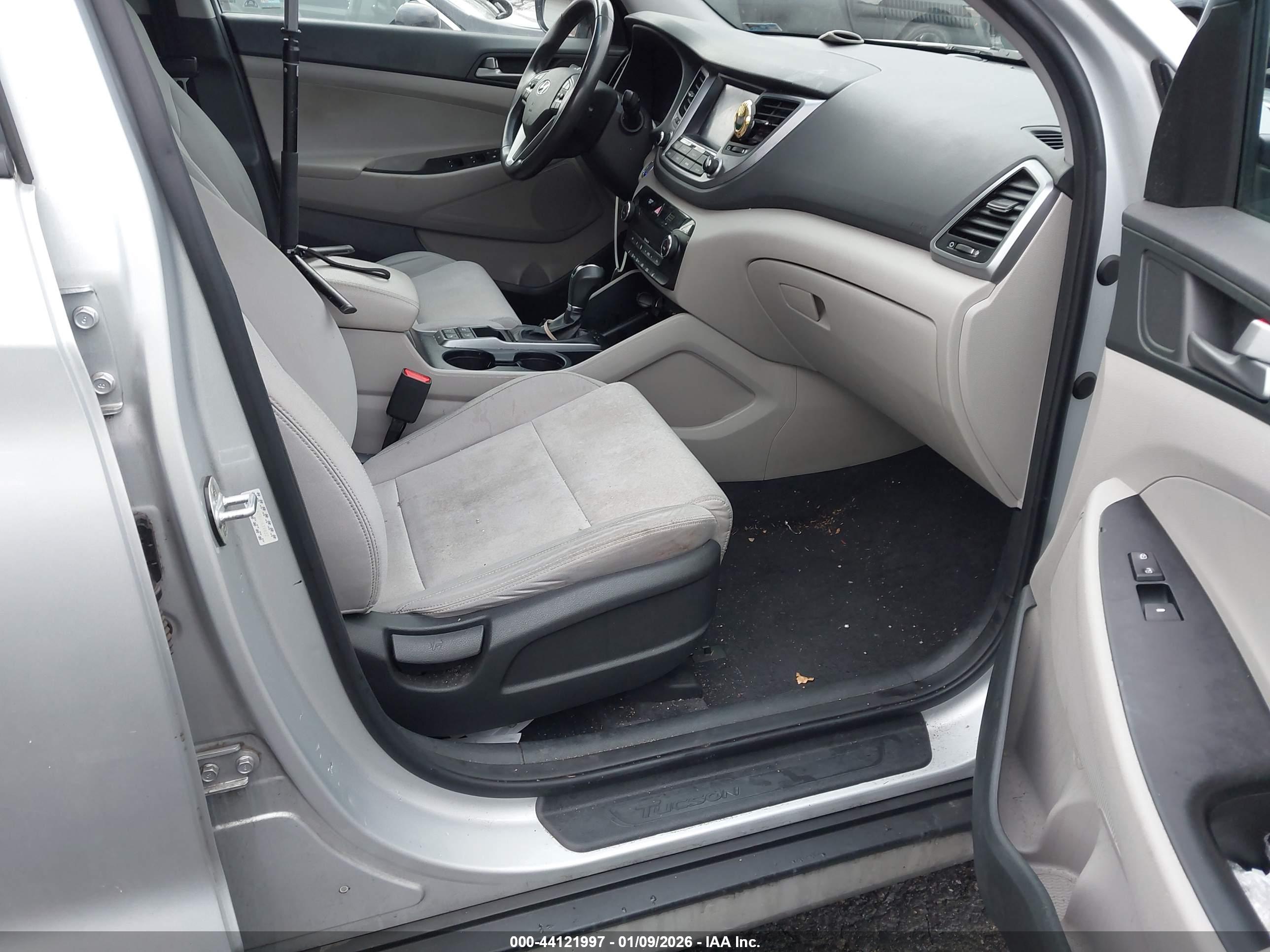 HYUNDAI TUCSON image 5
