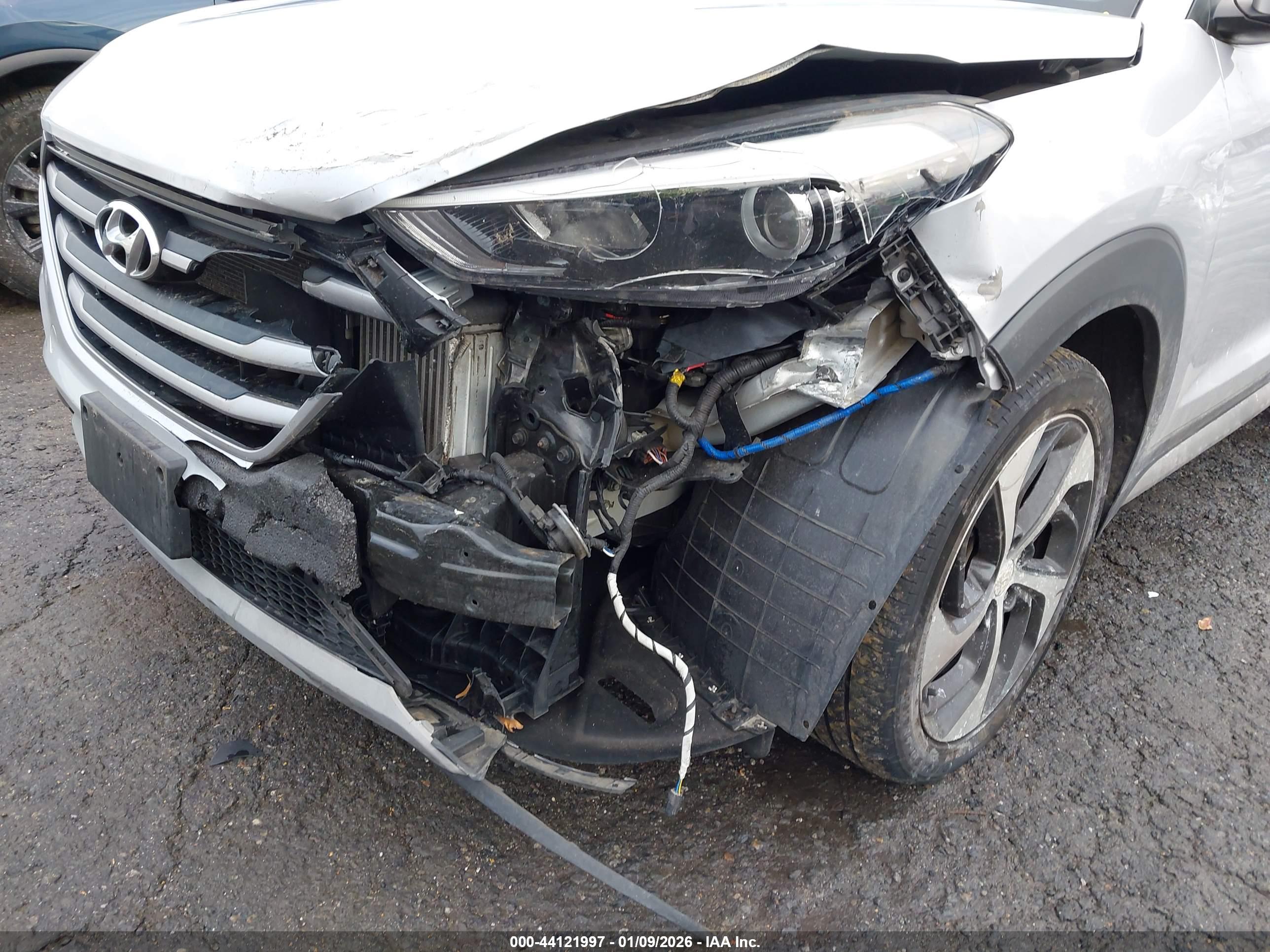 HYUNDAI TUCSON image 6