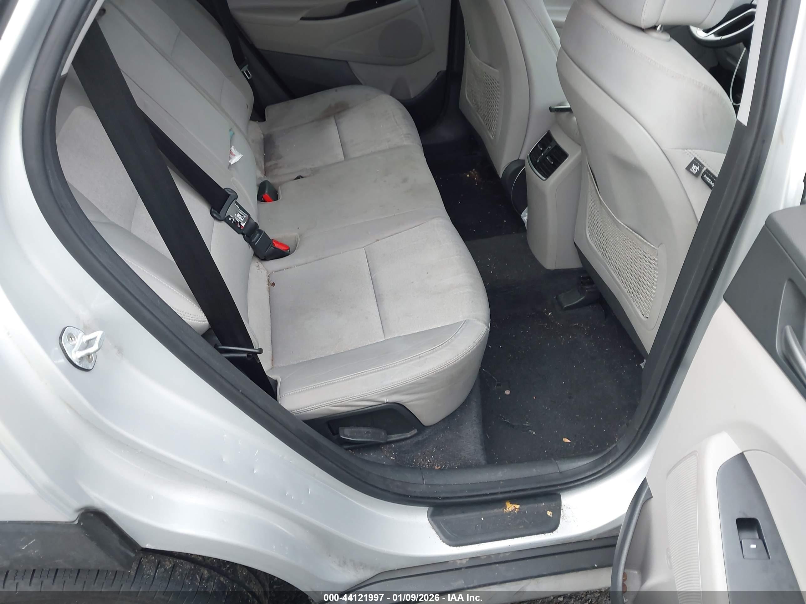 HYUNDAI TUCSON image 8