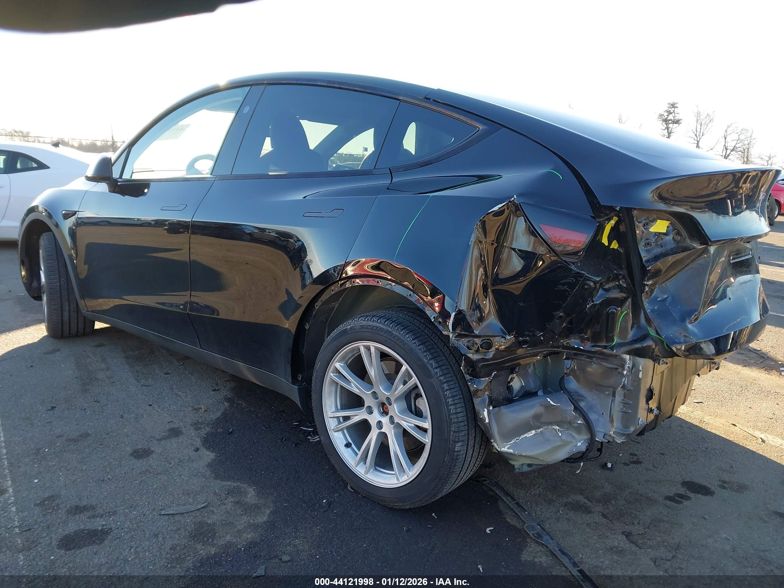 TESLA MODEL image 3