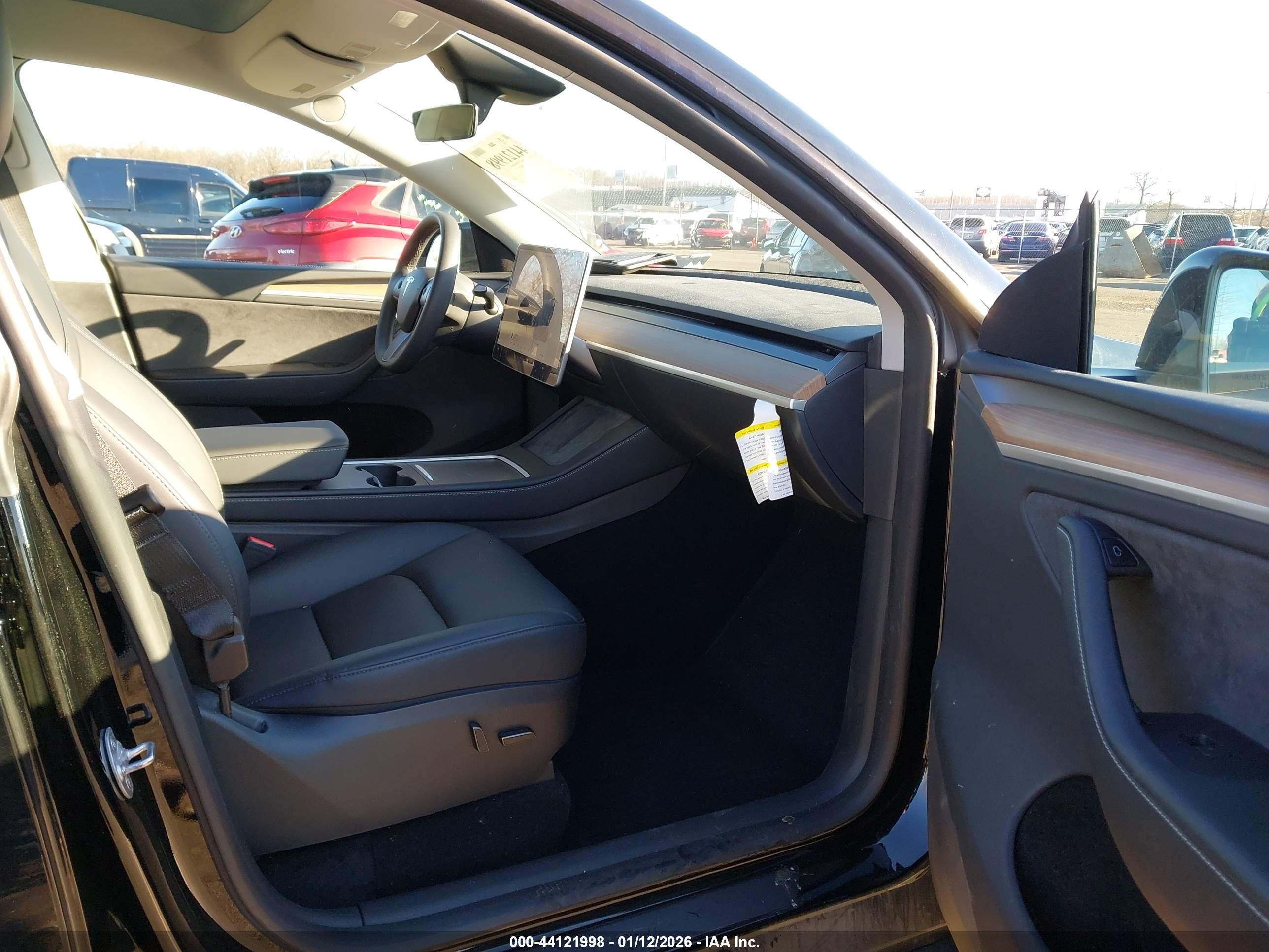 TESLA MODEL image 5