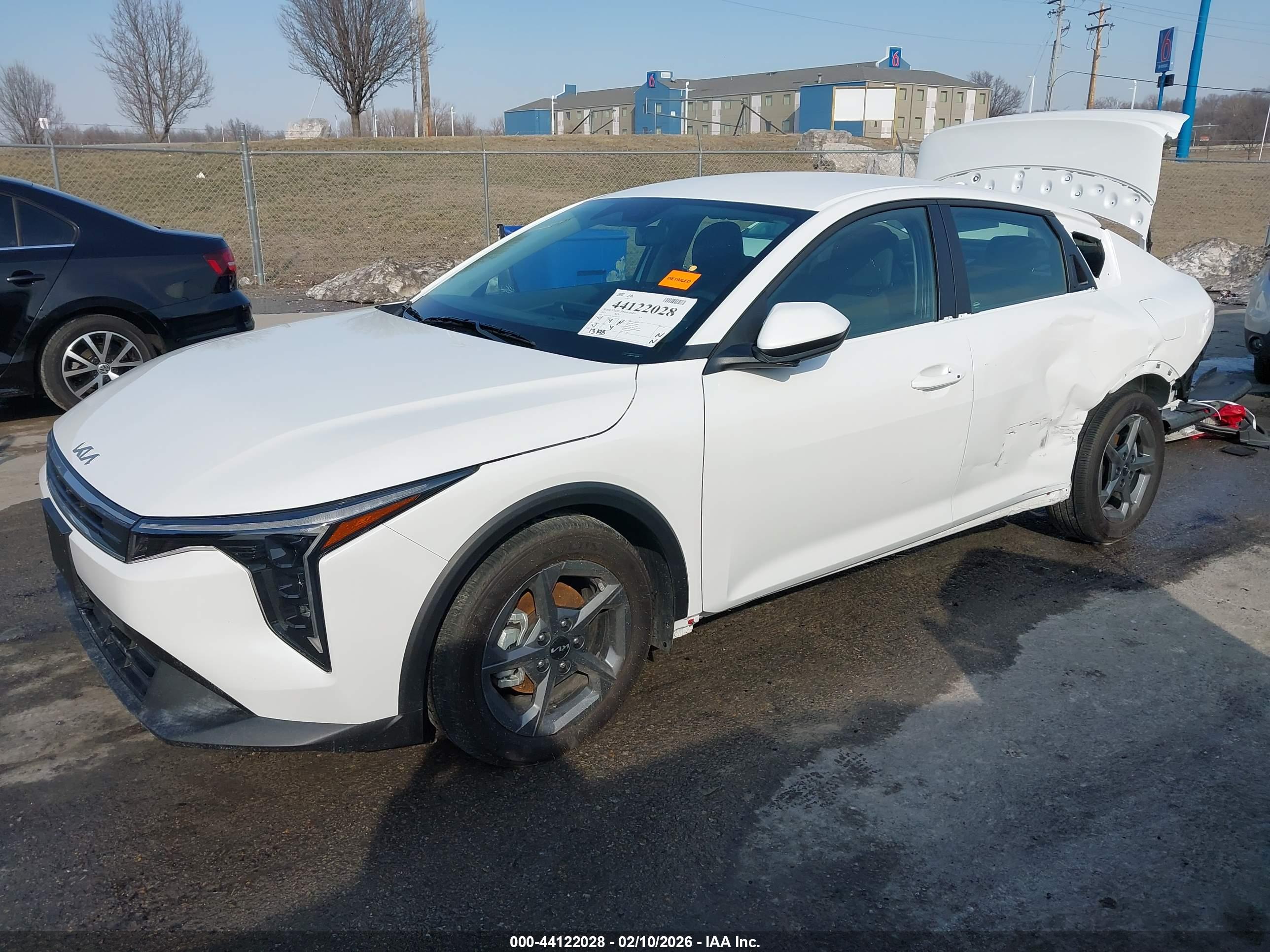 KIA K4 image 2