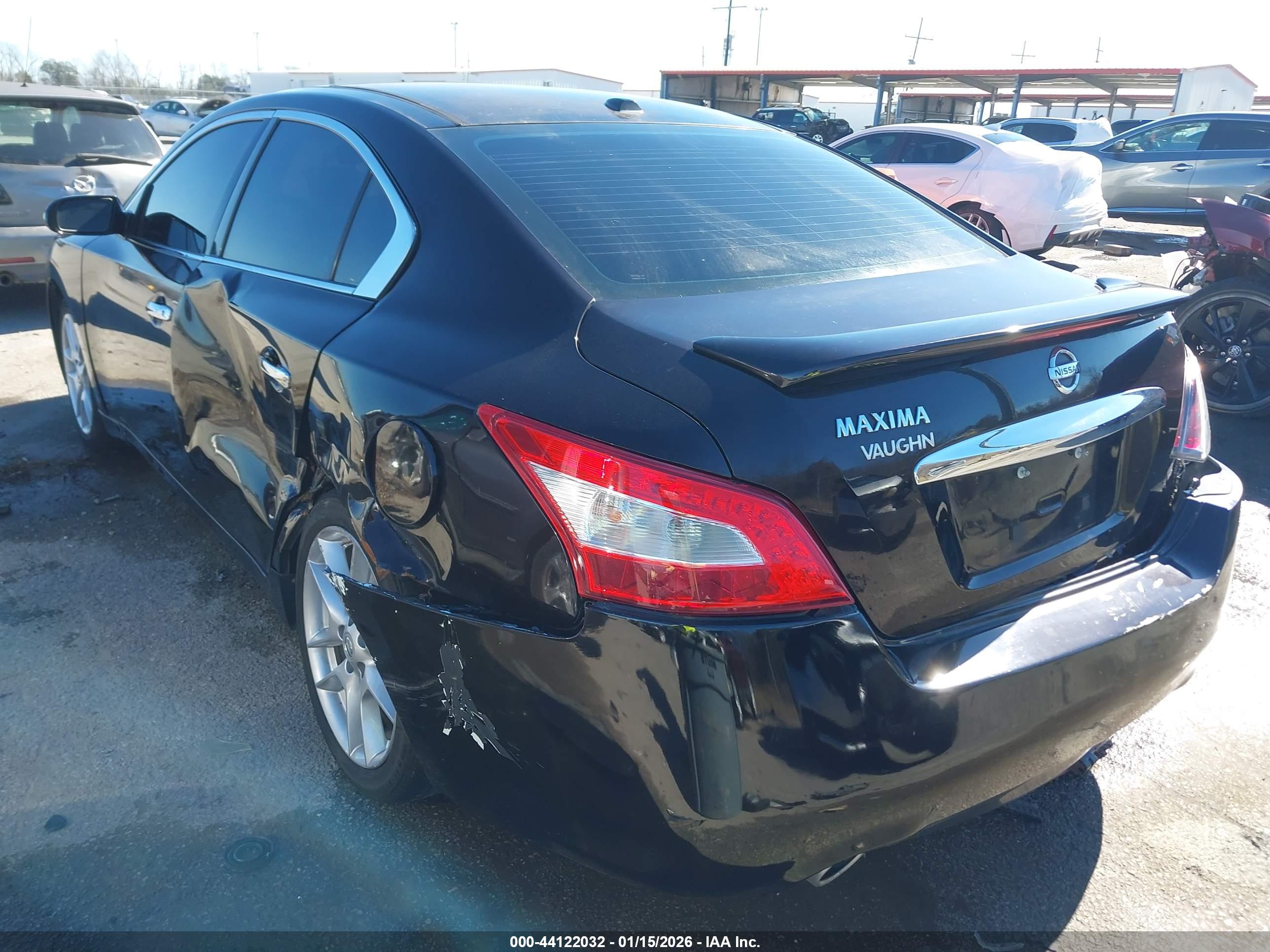 NISSAN MAXIMA image 3