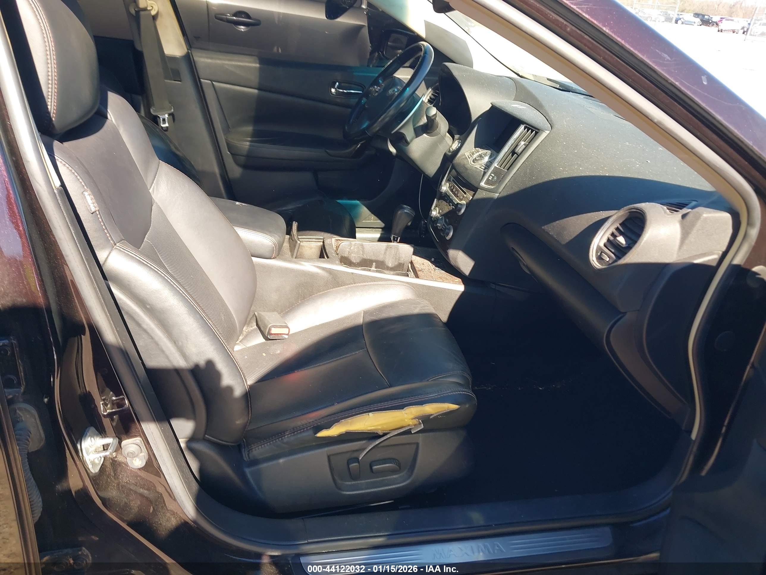 NISSAN MAXIMA image 5