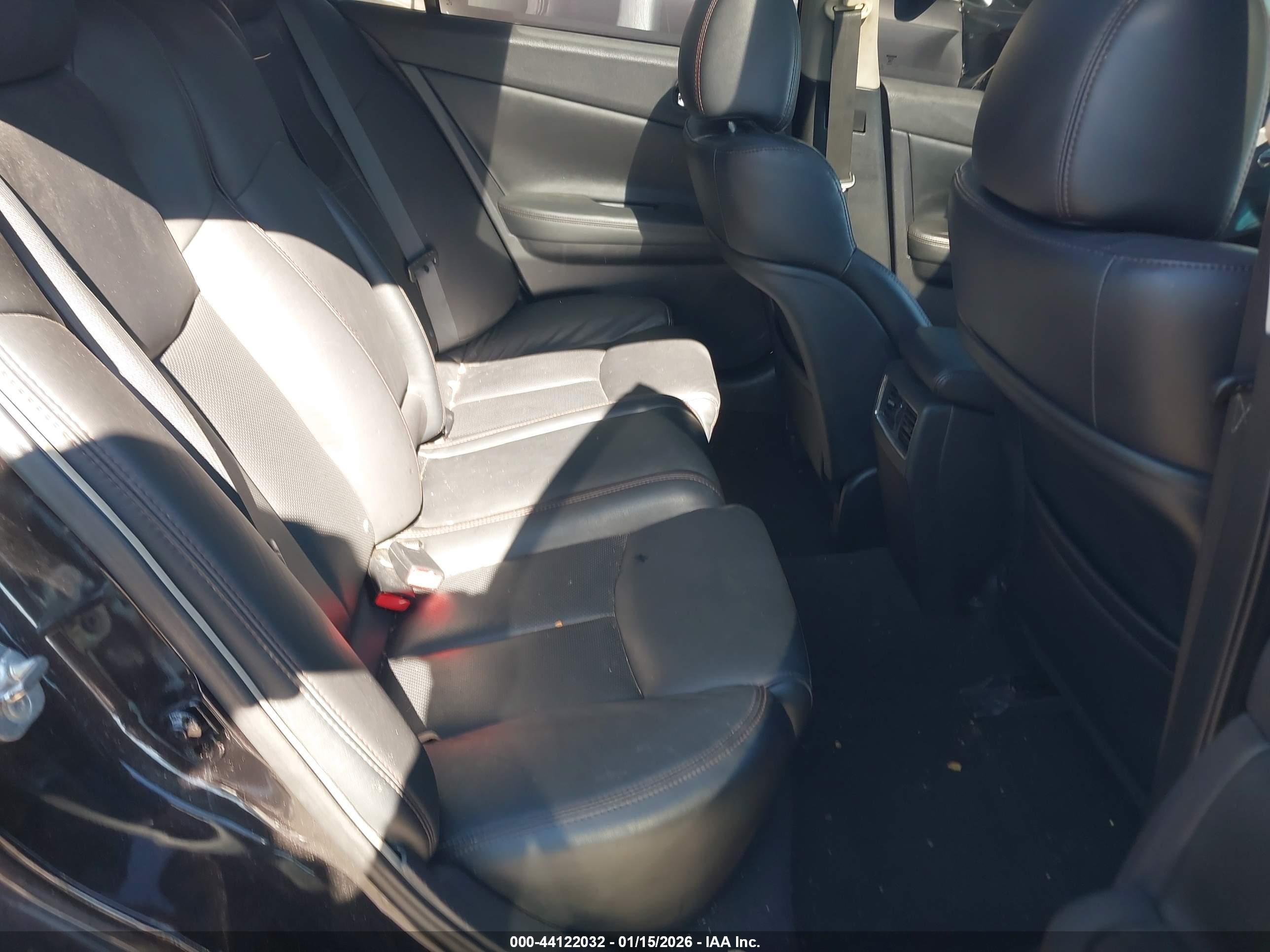 NISSAN MAXIMA image 8