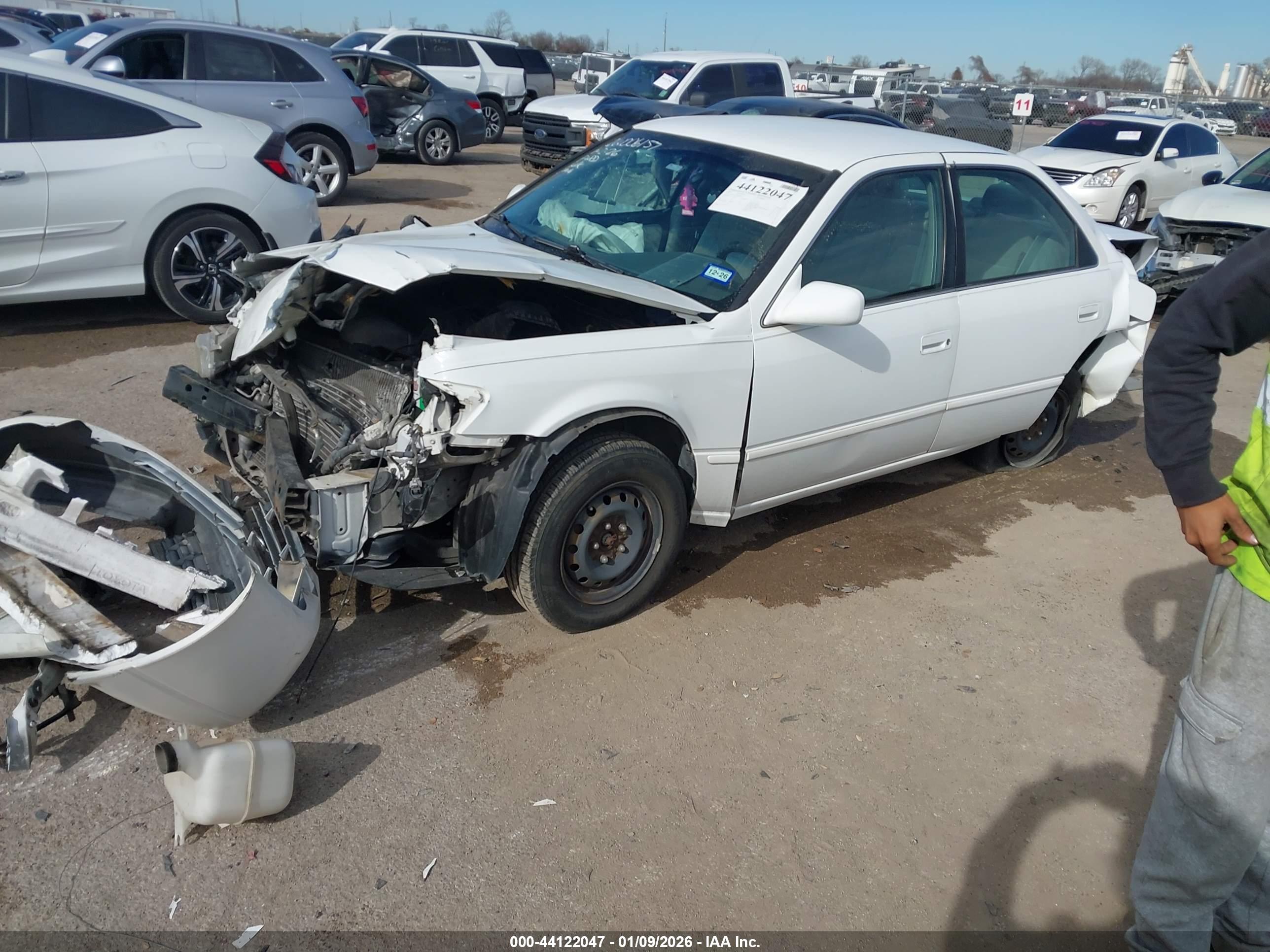 TOYOTA CAMRY image 2