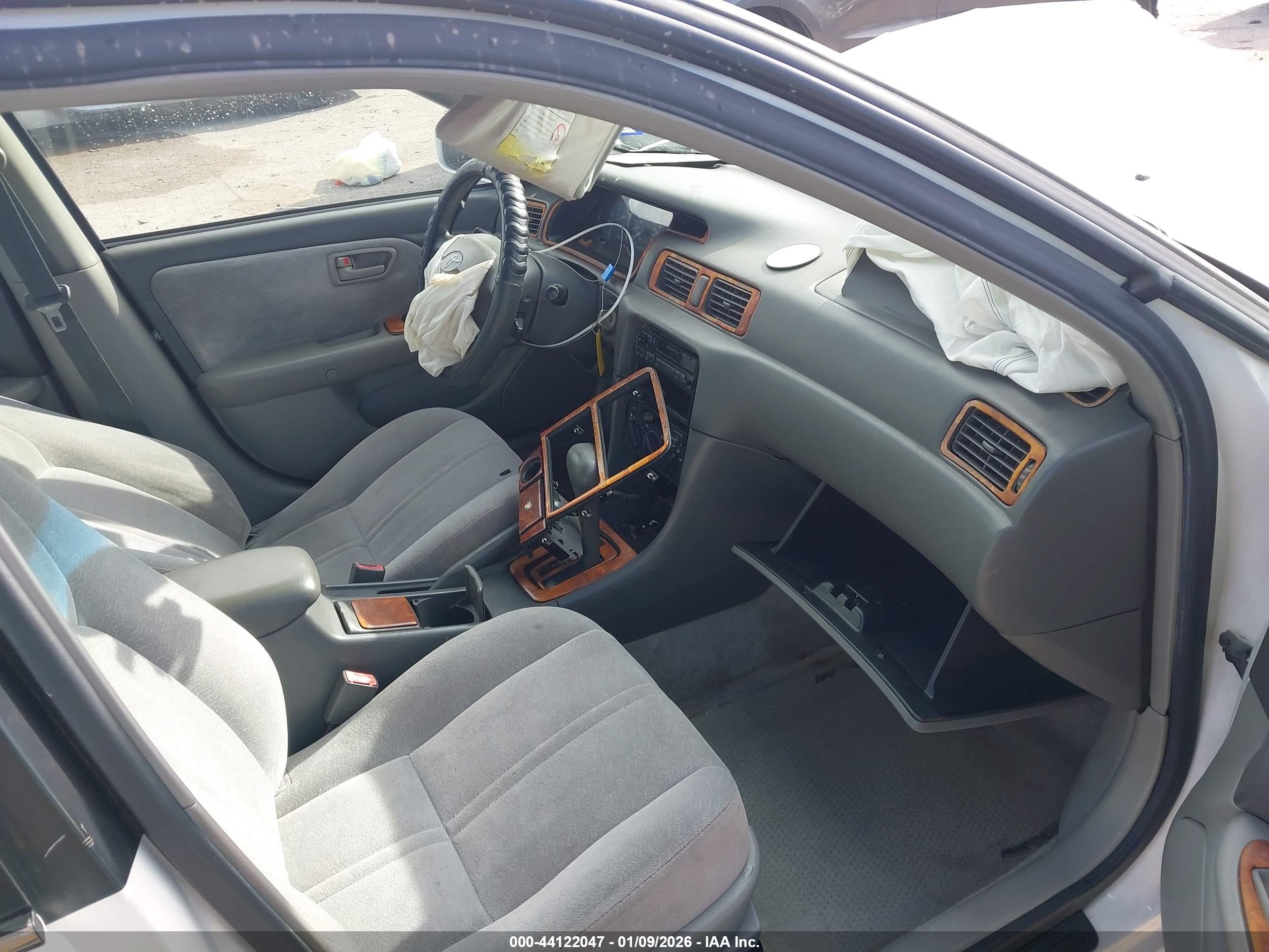 TOYOTA CAMRY image 5