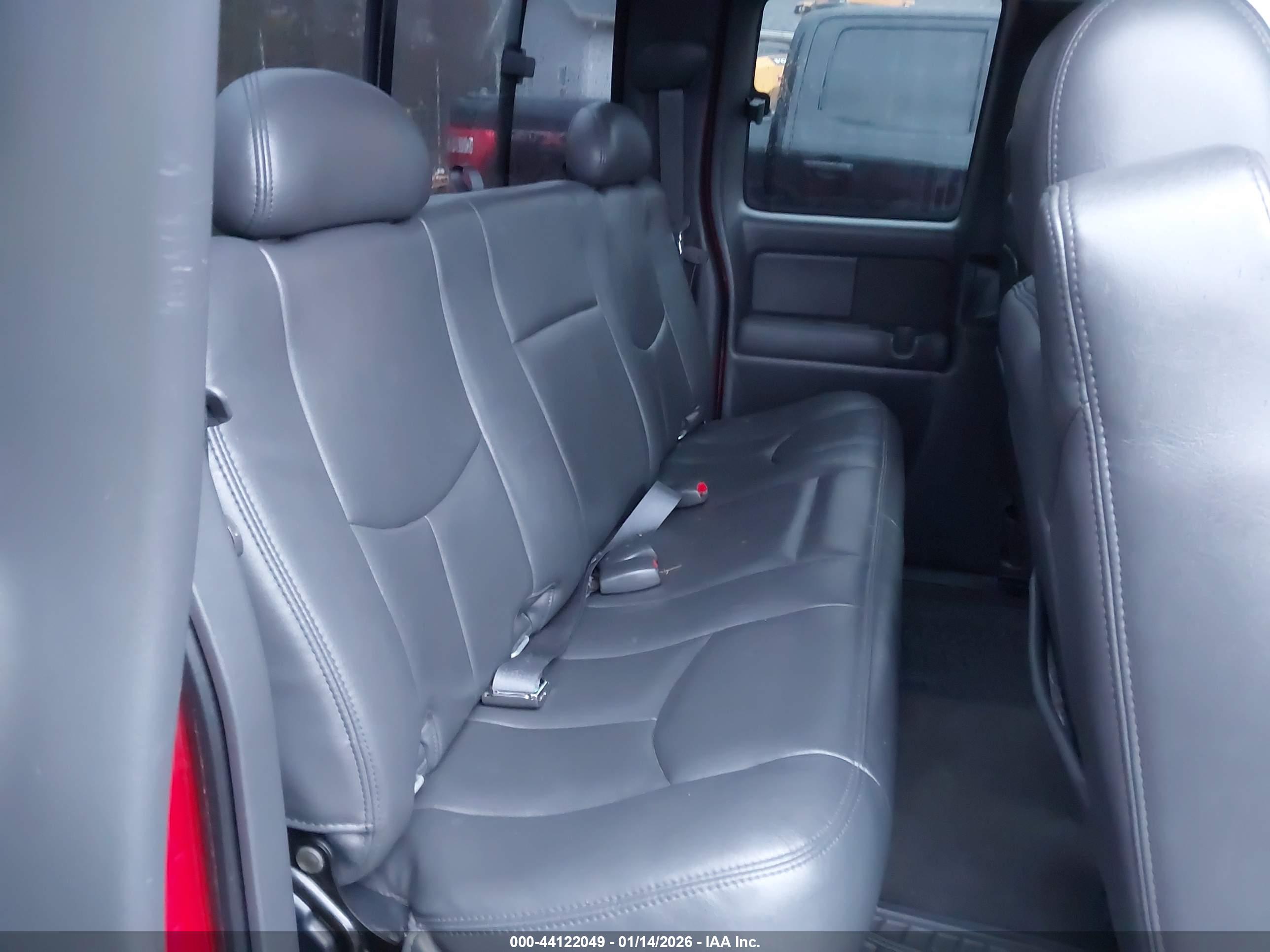 CHEVROLET SILVERADO image 8