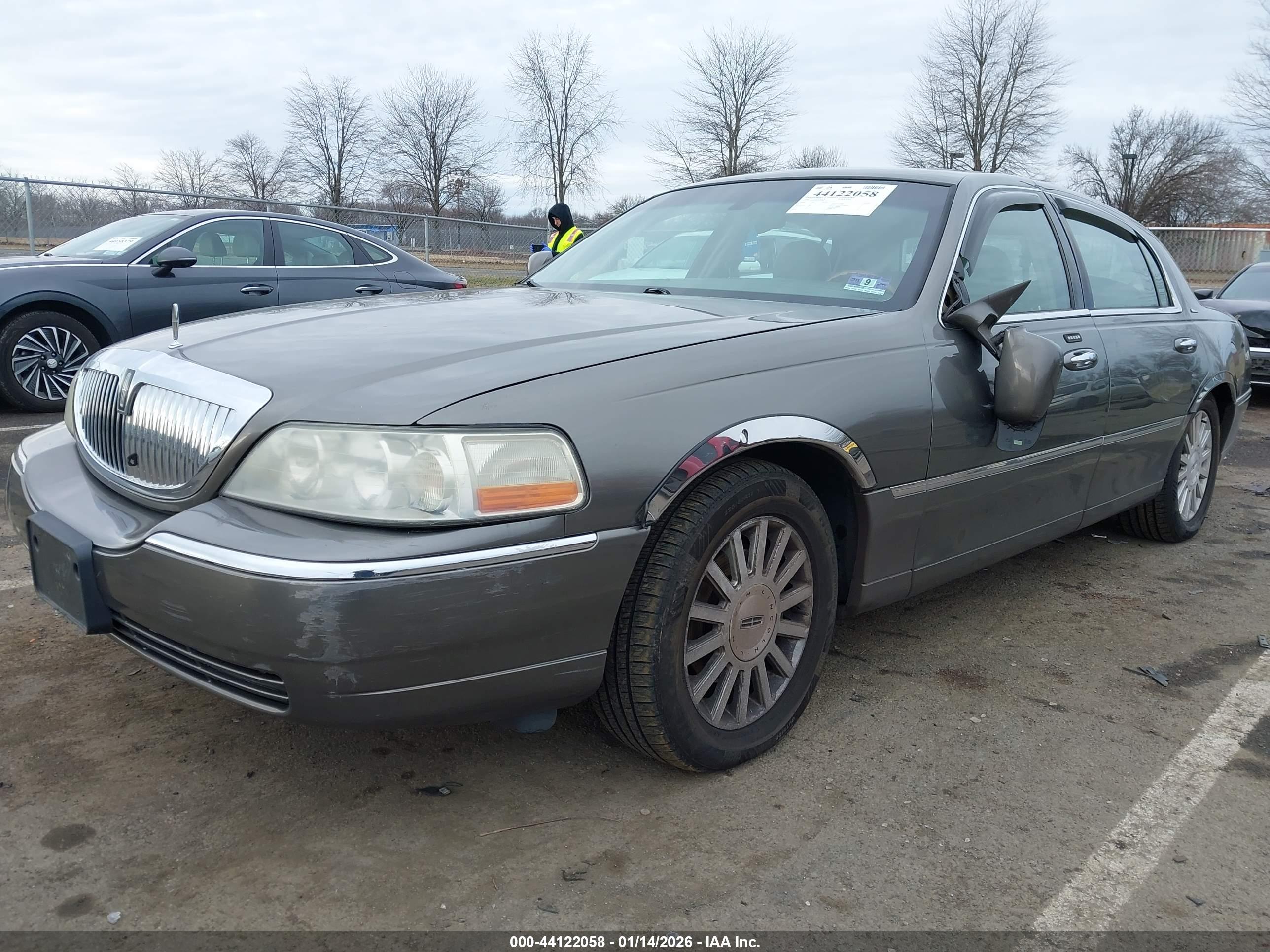 LINCOLN TOWN image 2