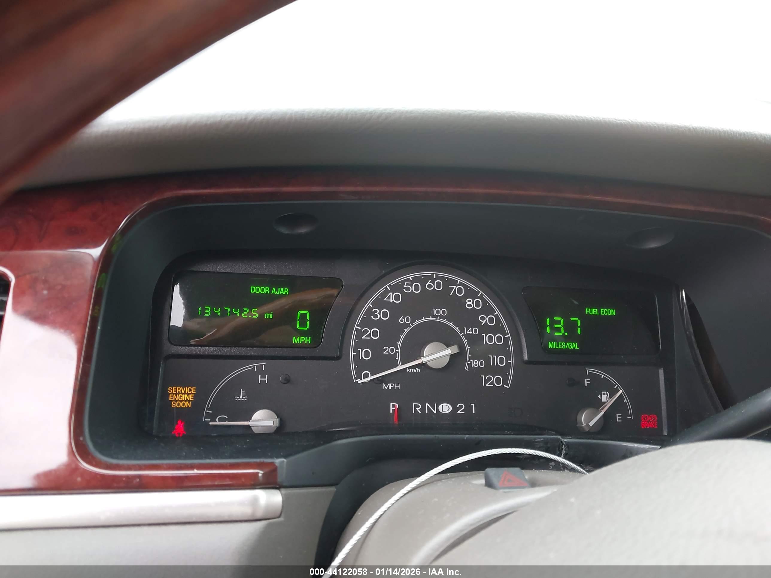 LINCOLN TOWN image 7