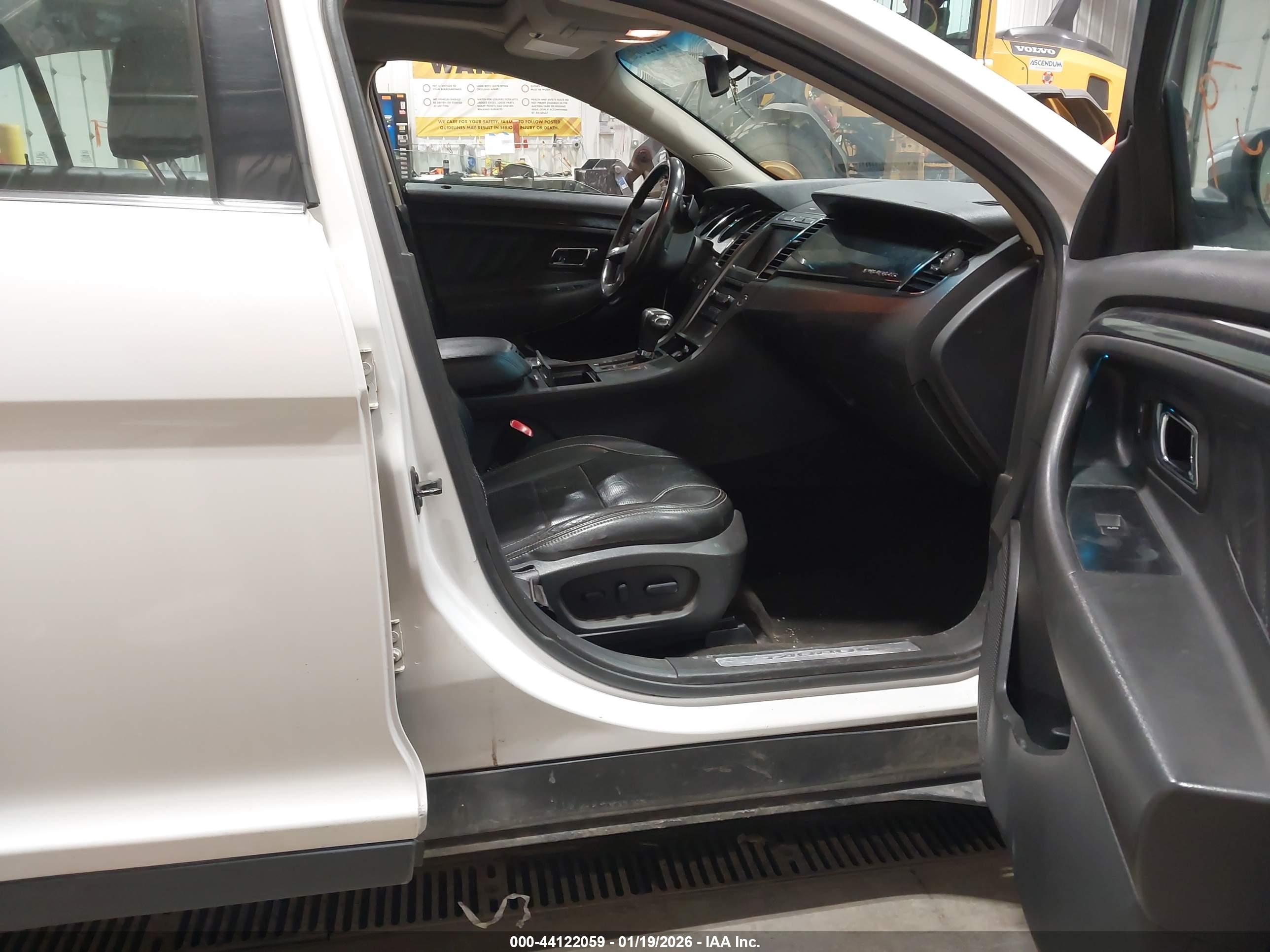 FORD TAURUS image 5