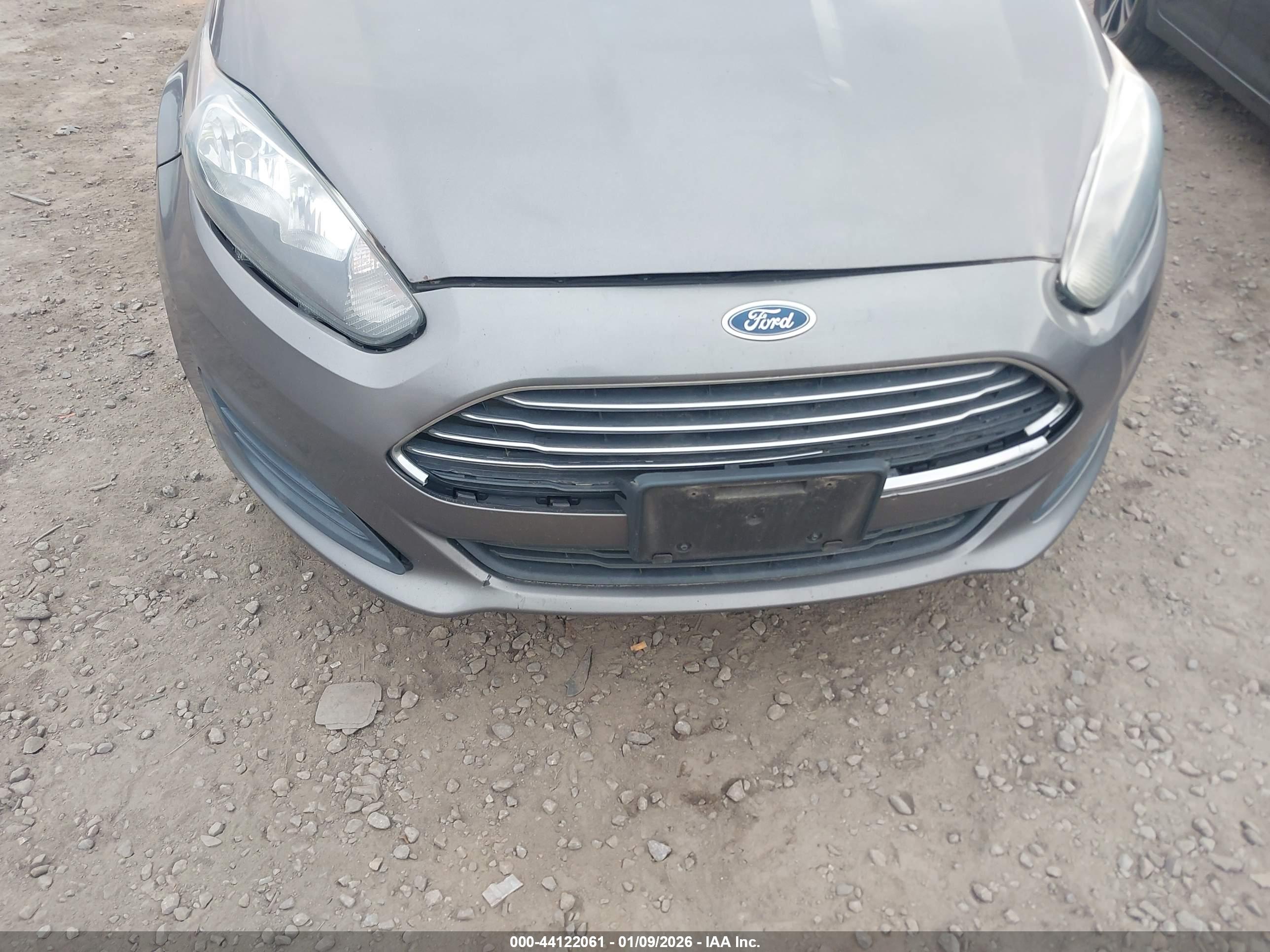 FORD FIESTA image 6