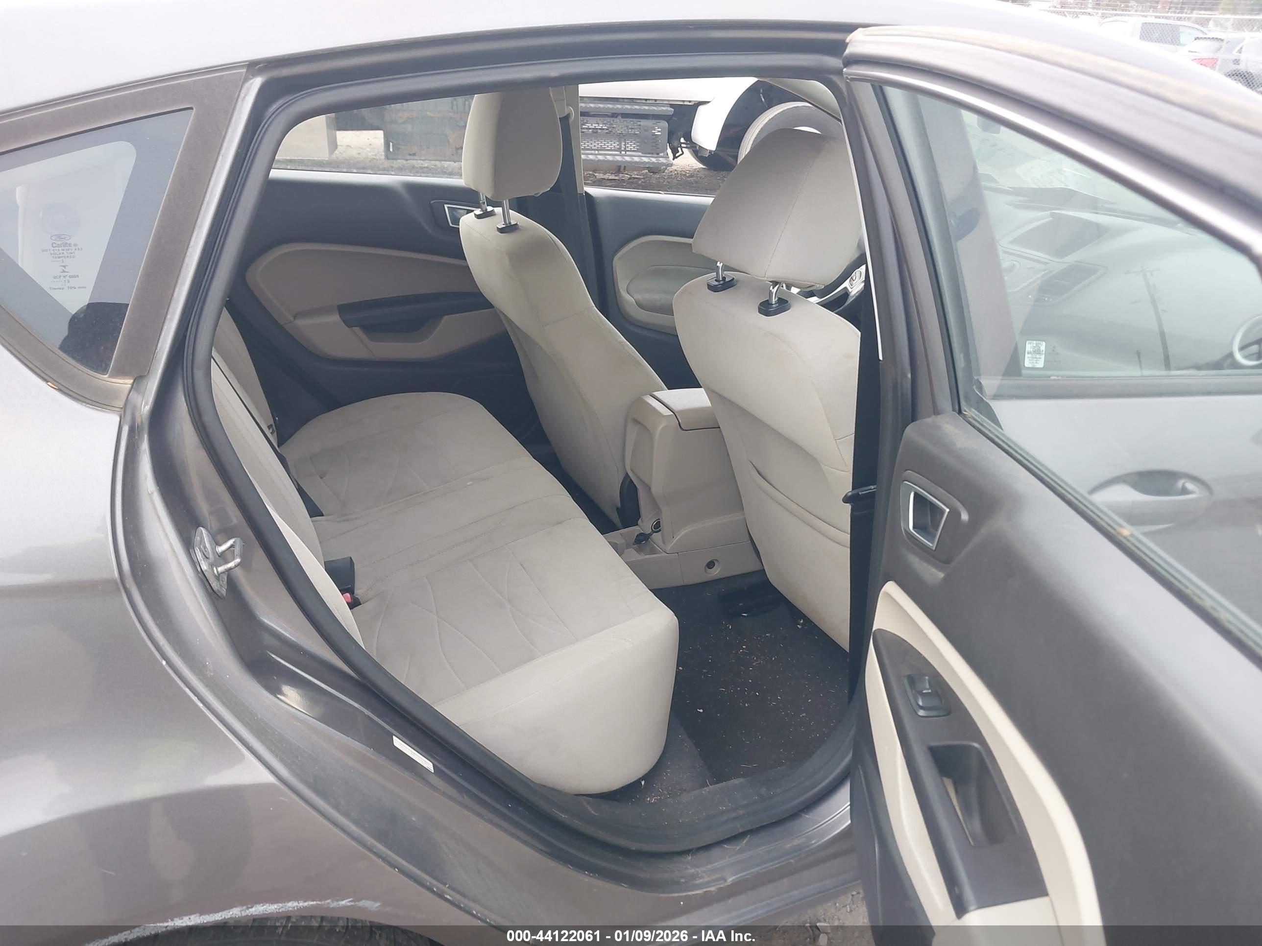 FORD FIESTA image 8