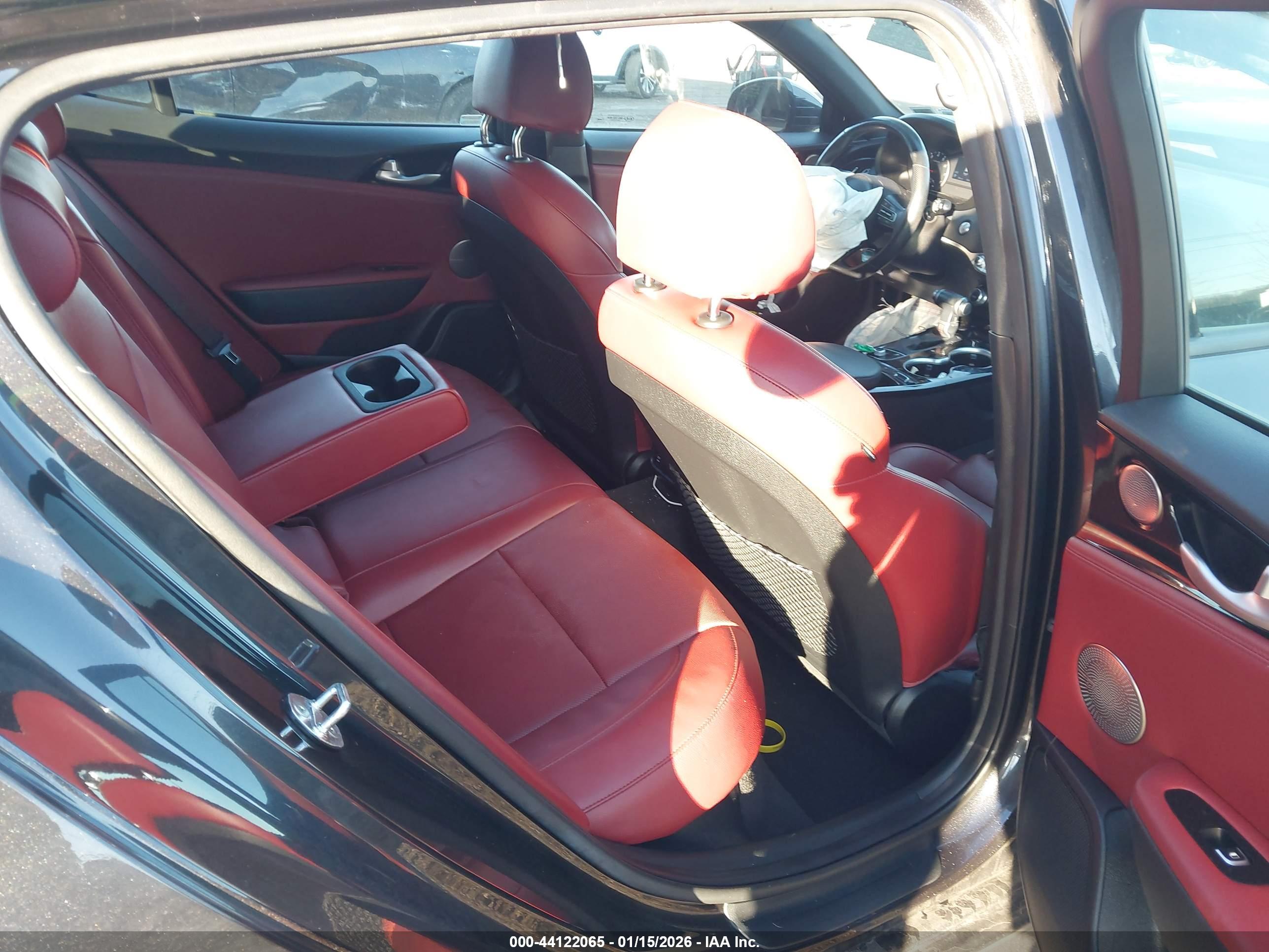 KIA STINGER image 8