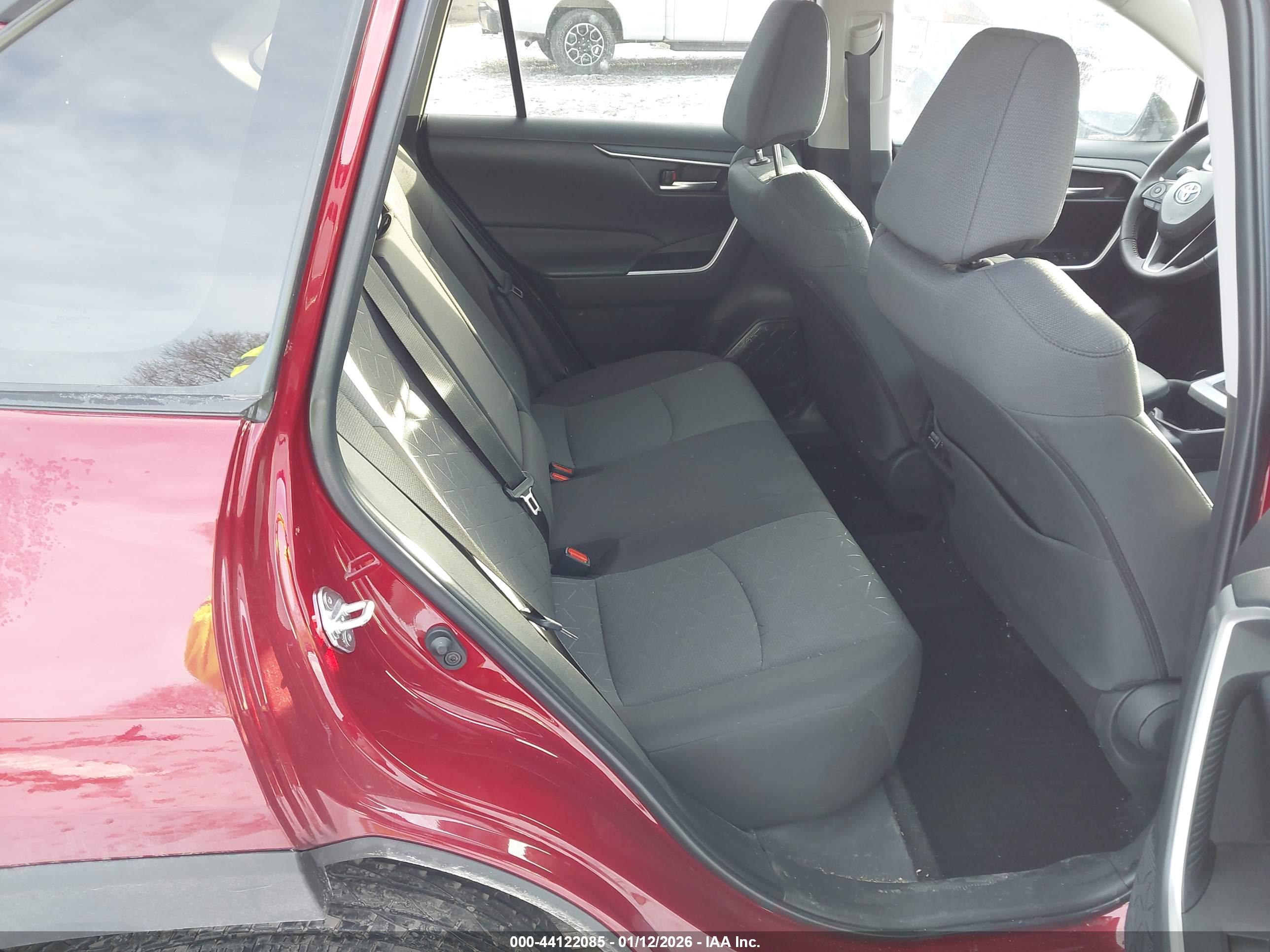 TOYOTA RAV4 image 8