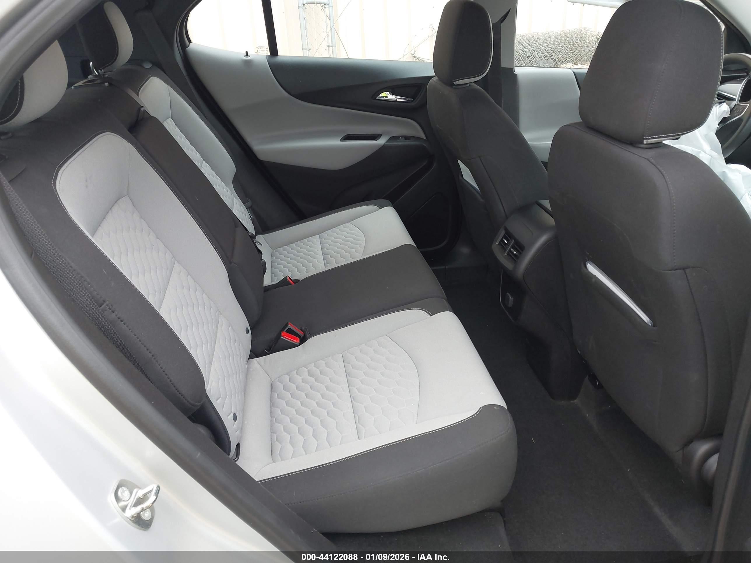 CHEVROLET EQUINOX image 8