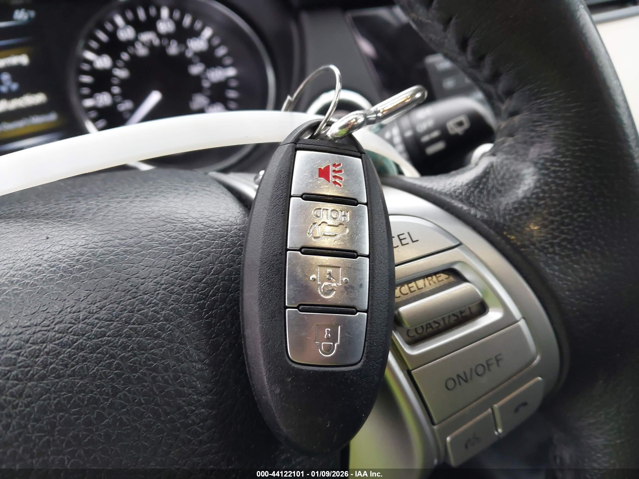NISSAN ROGUE image 11