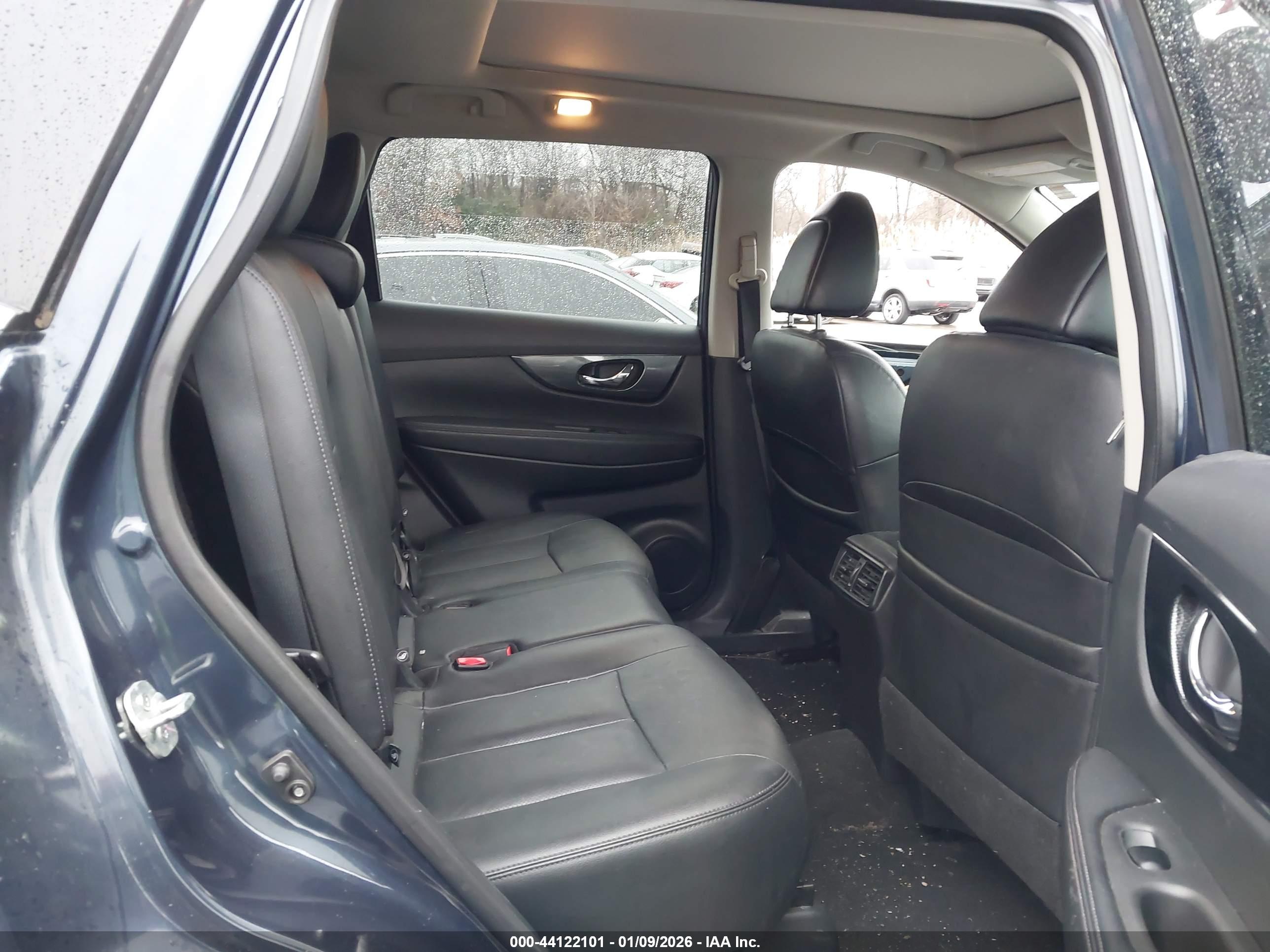 NISSAN ROGUE image 8