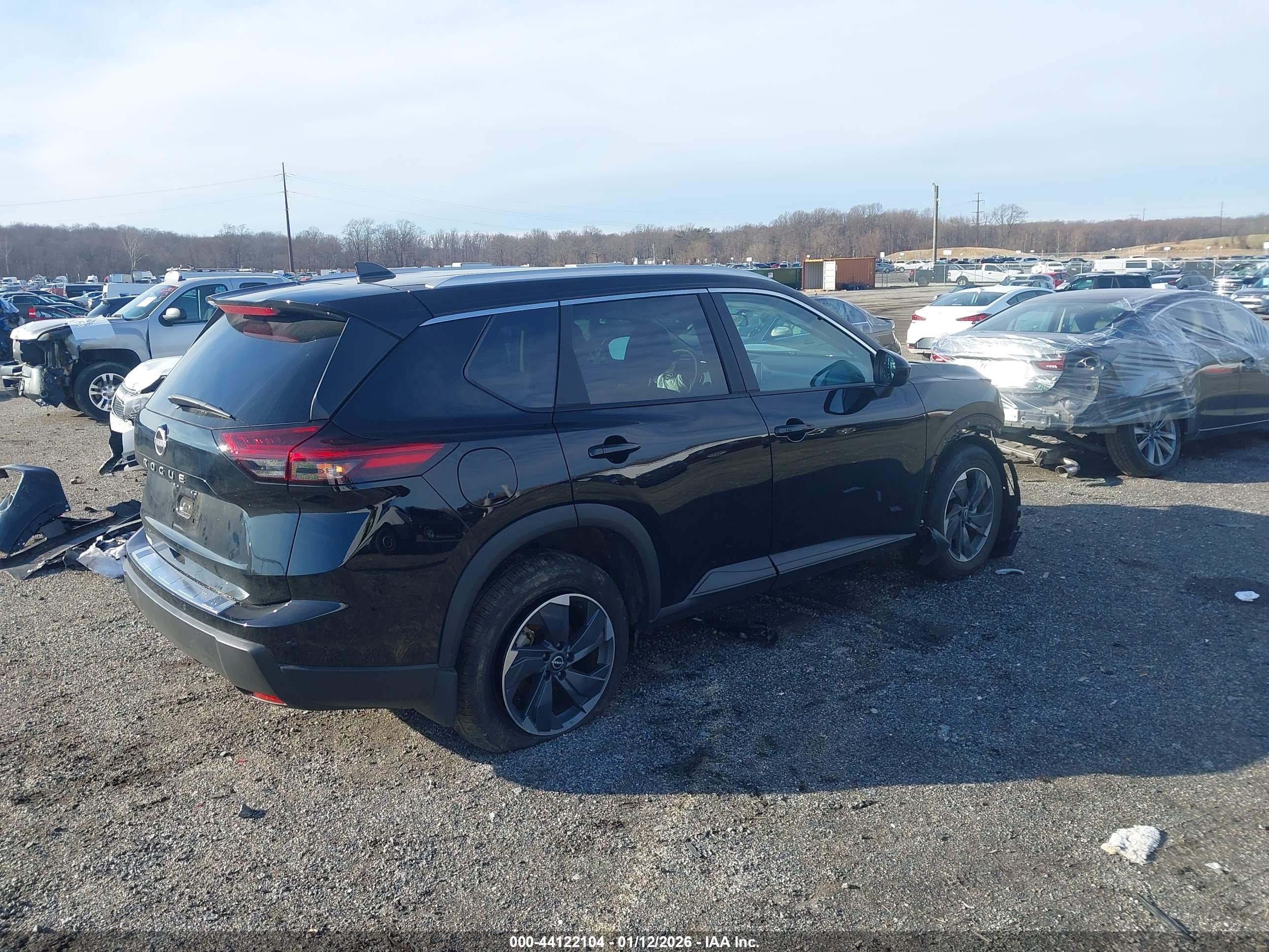 NISSAN ROGUE image 4