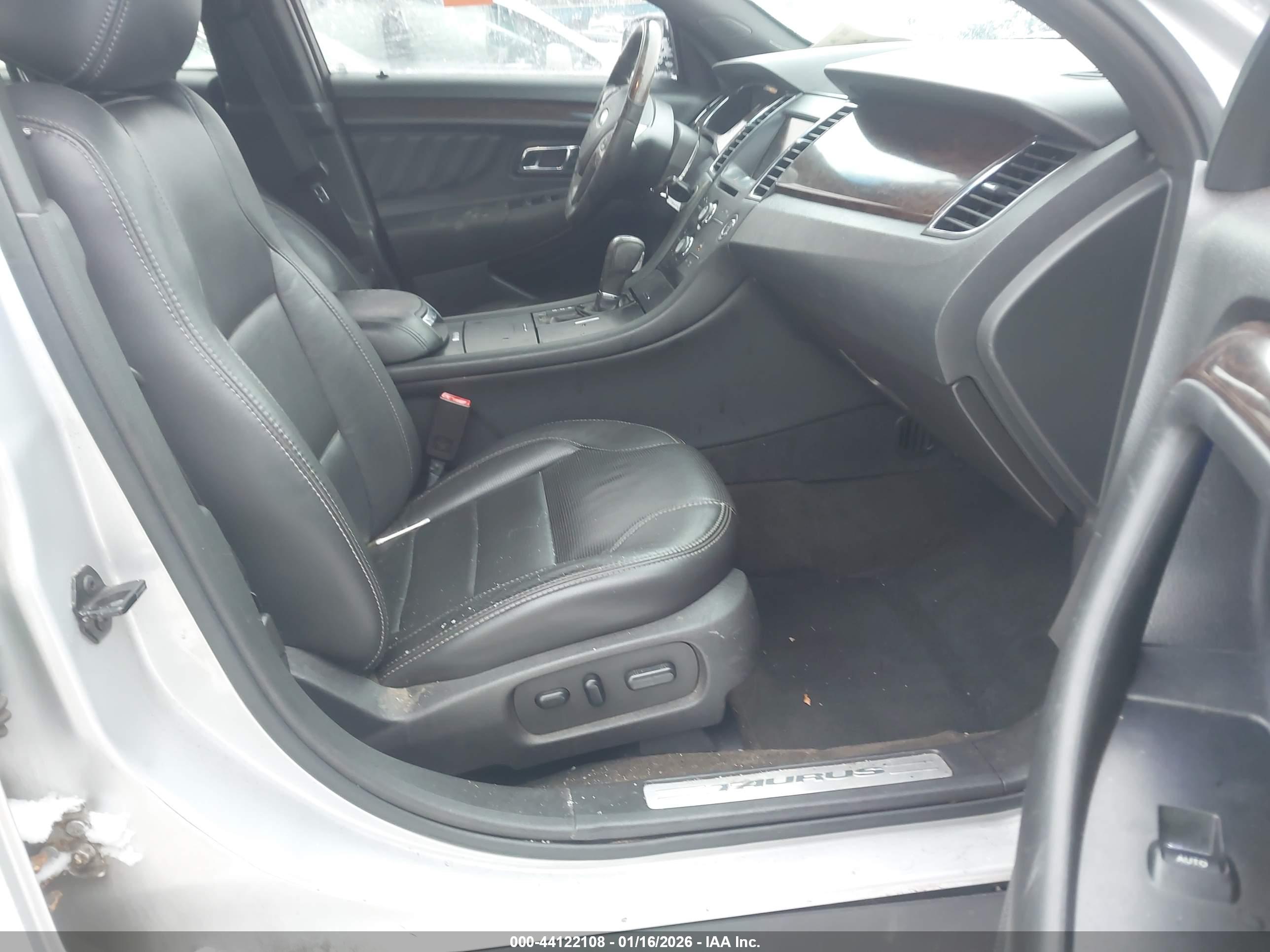 FORD TAURUS image 5