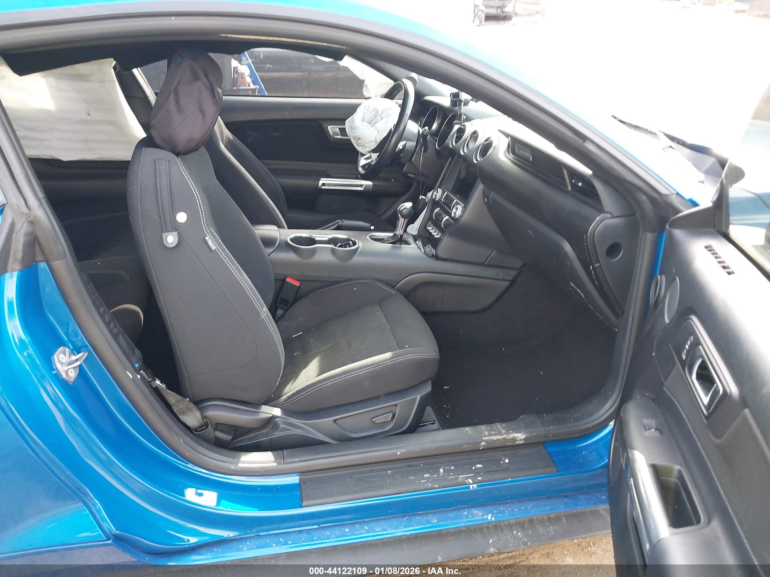 FORD MUSTANG image 5