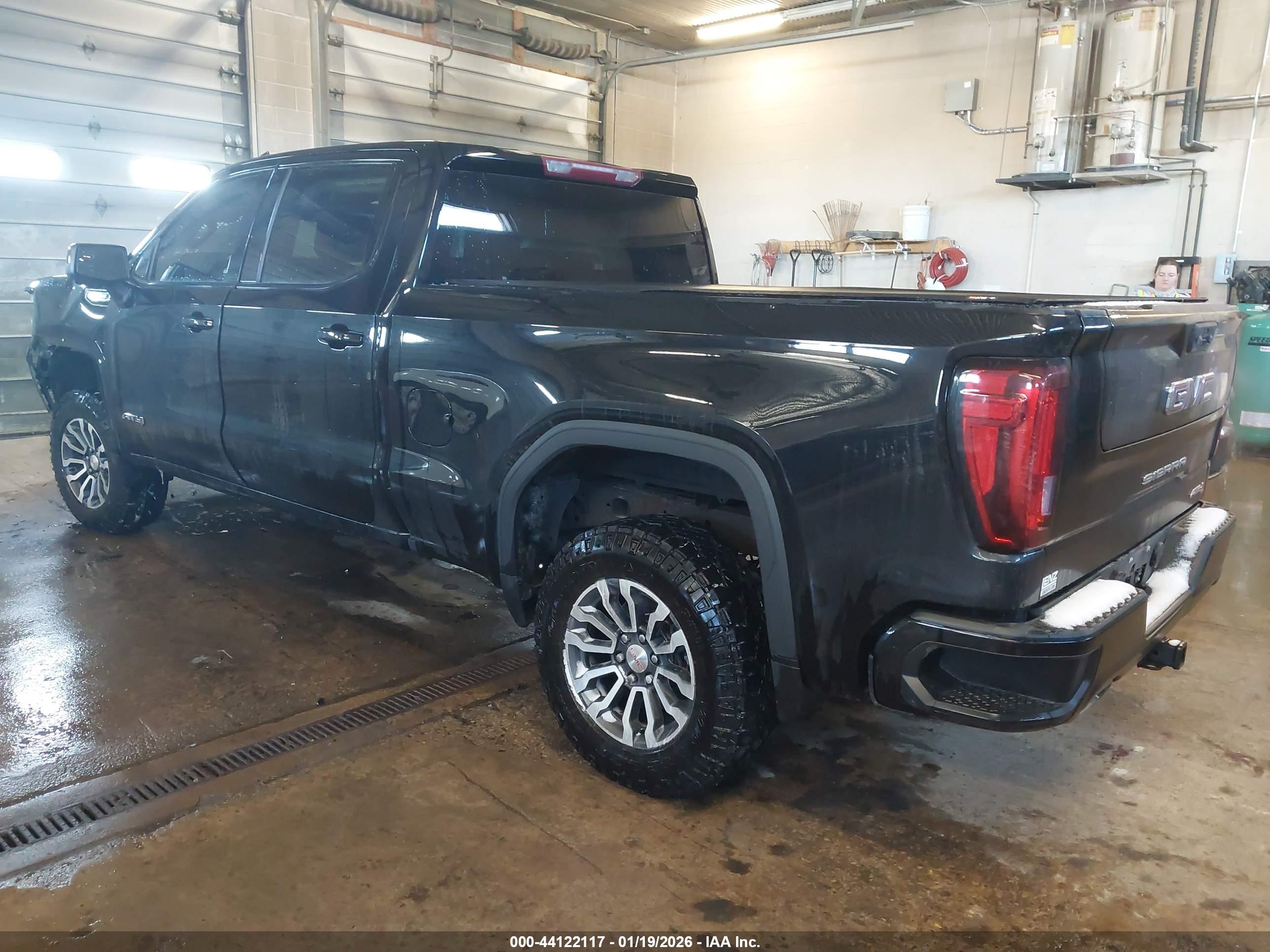 GMC SIERRA image 3