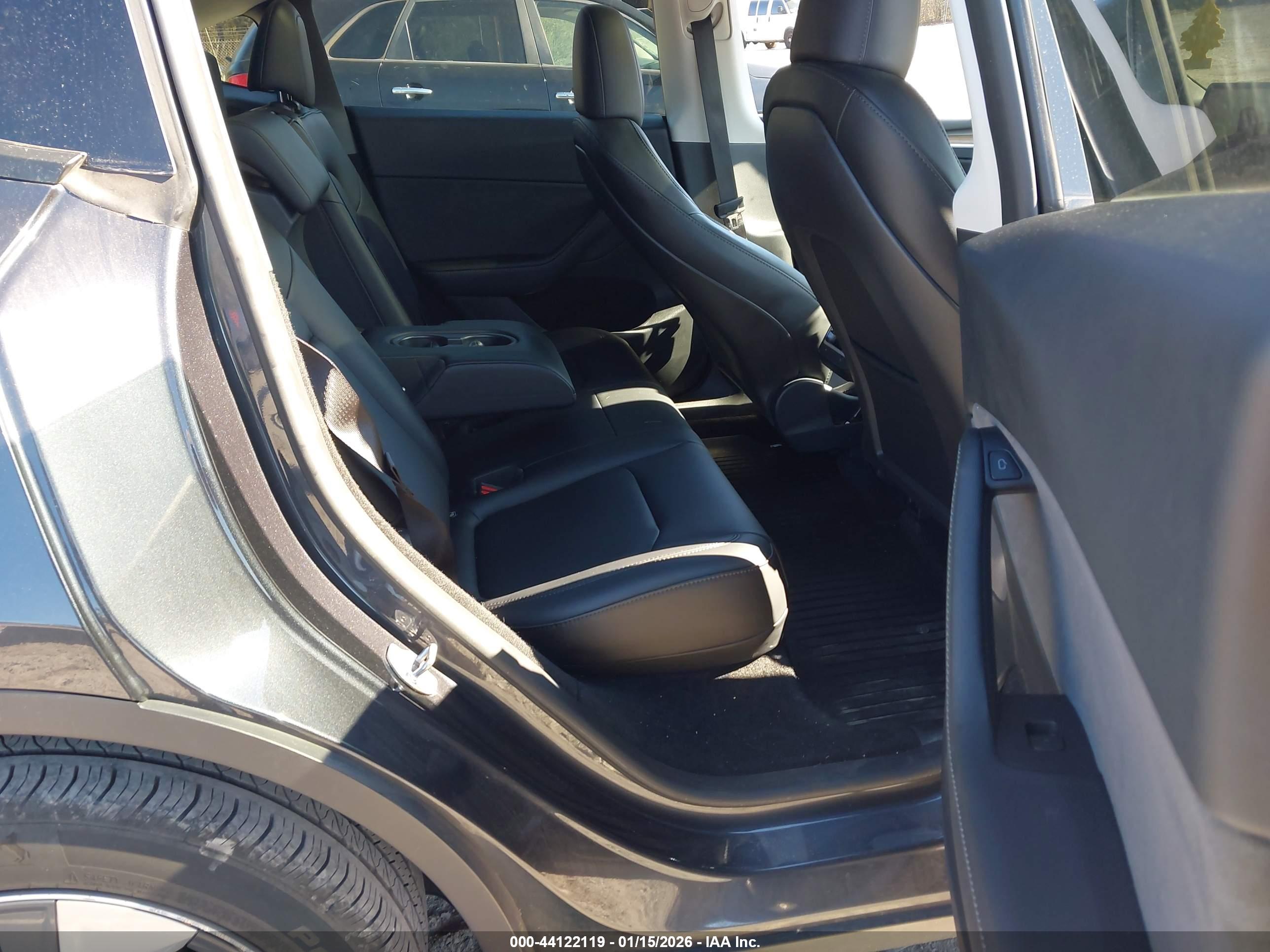 TESLA MODEL image 8