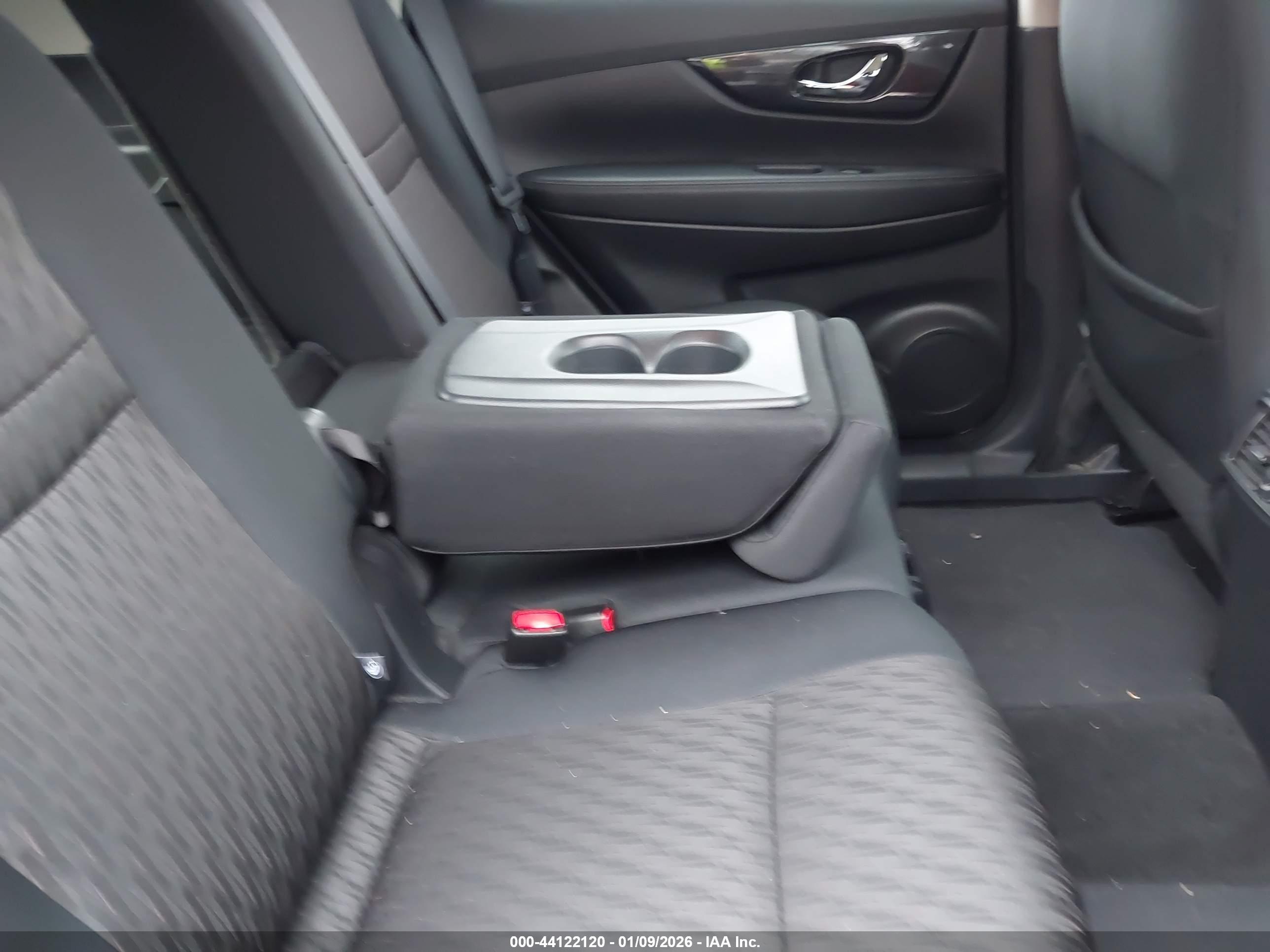 NISSAN ROGUE image 8