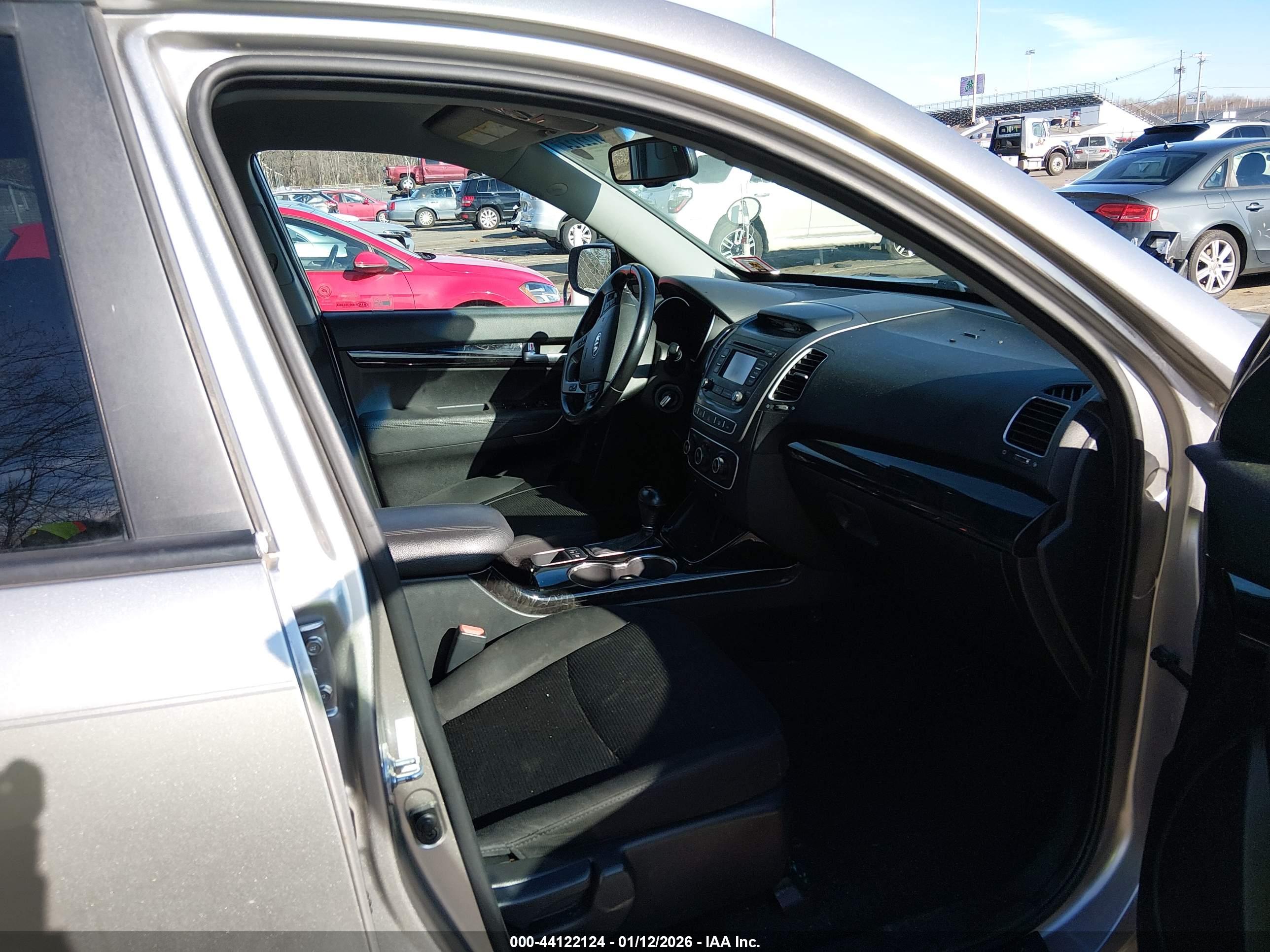 KIA SORENTO image 5