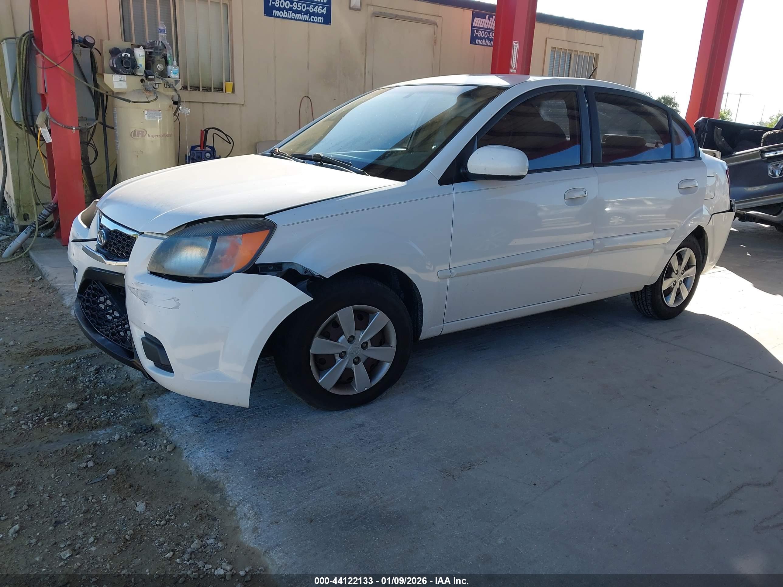 KIA RIO image 2