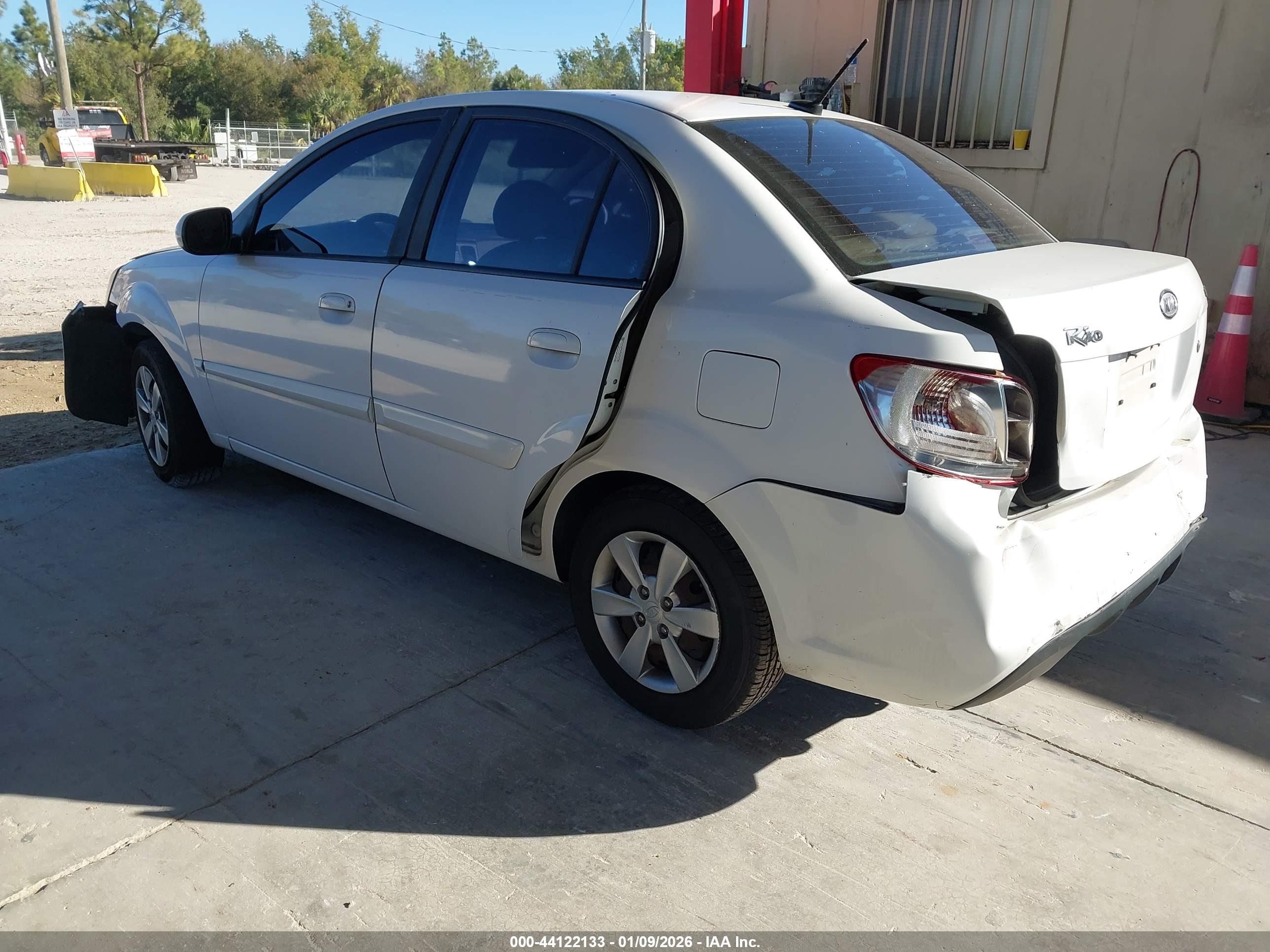 KIA RIO image 3