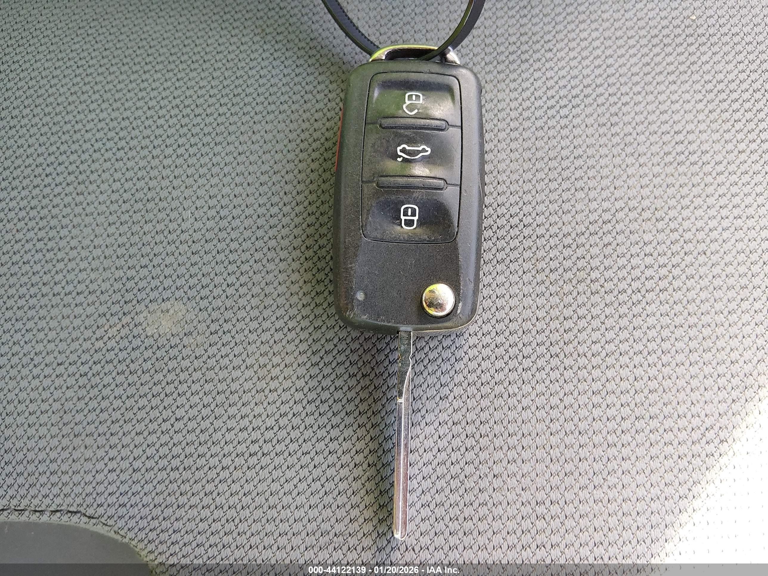 VOLKSWAGEN PASSAT image 11