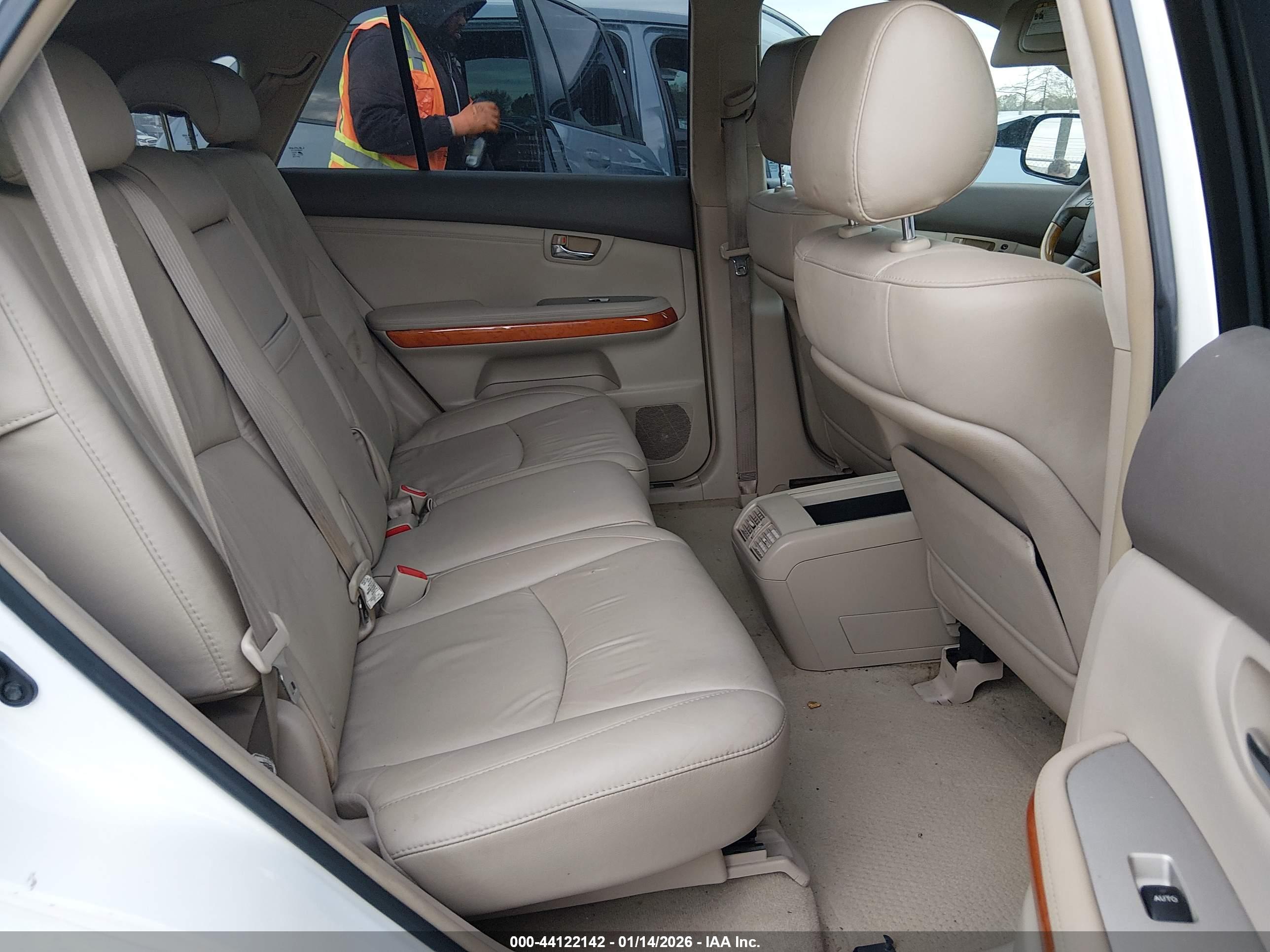 LEXUS RX image 8