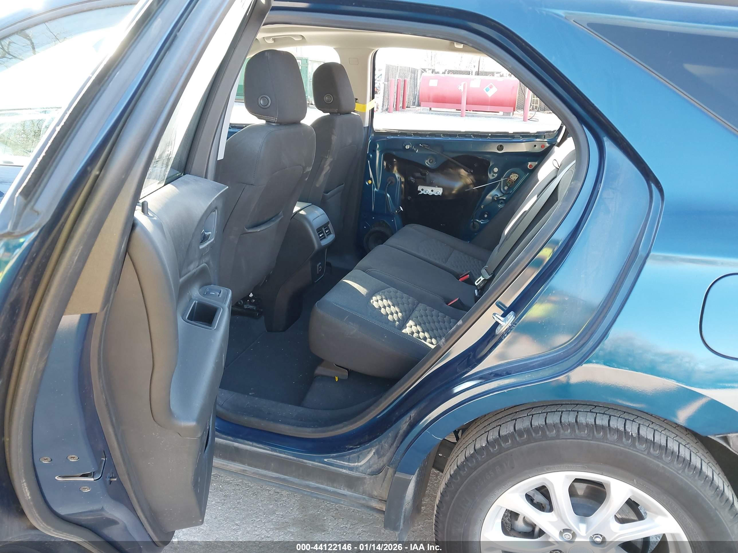 CHEVROLET EQUINOX image 8