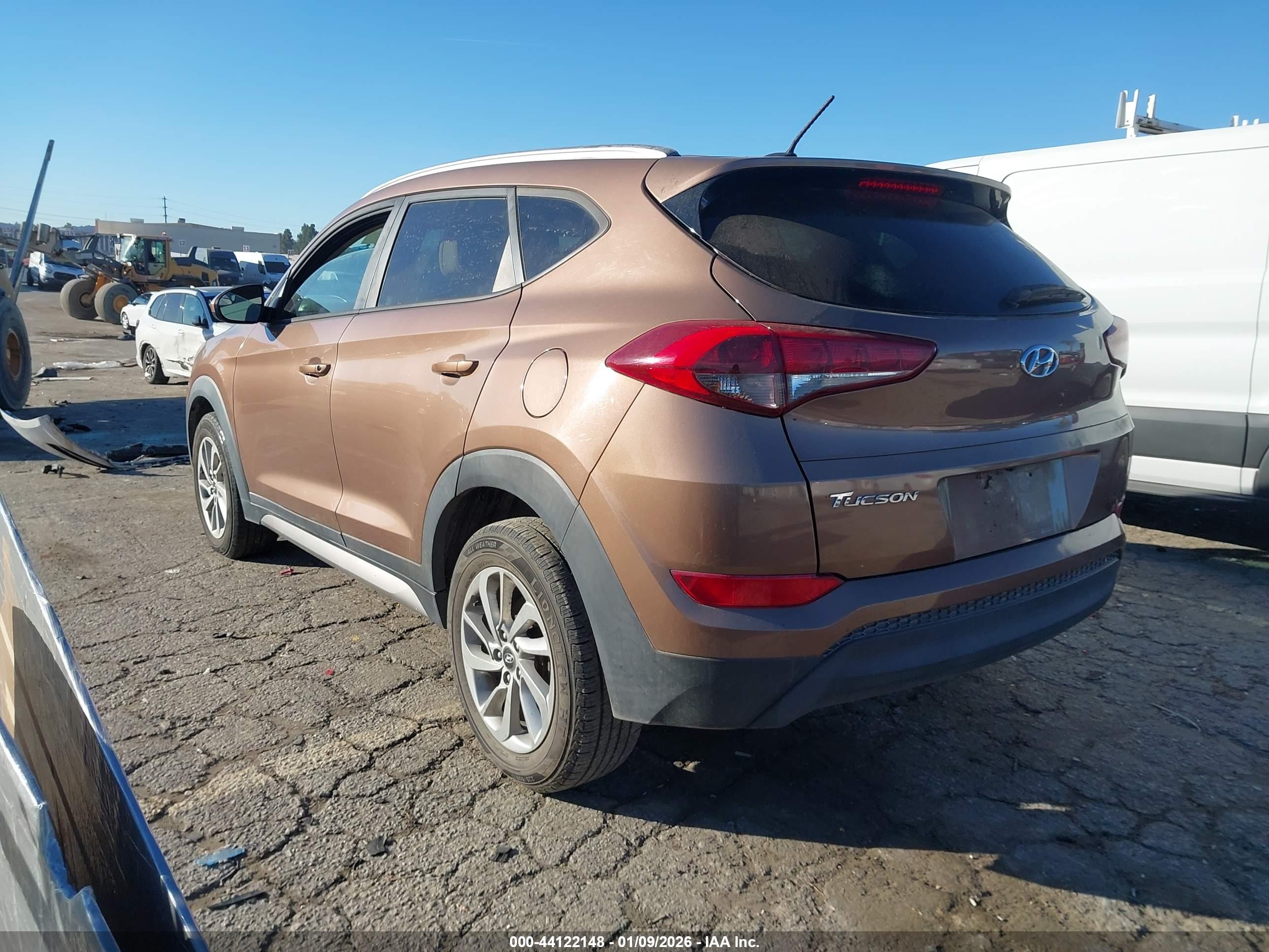 HYUNDAI TUCSON image 3