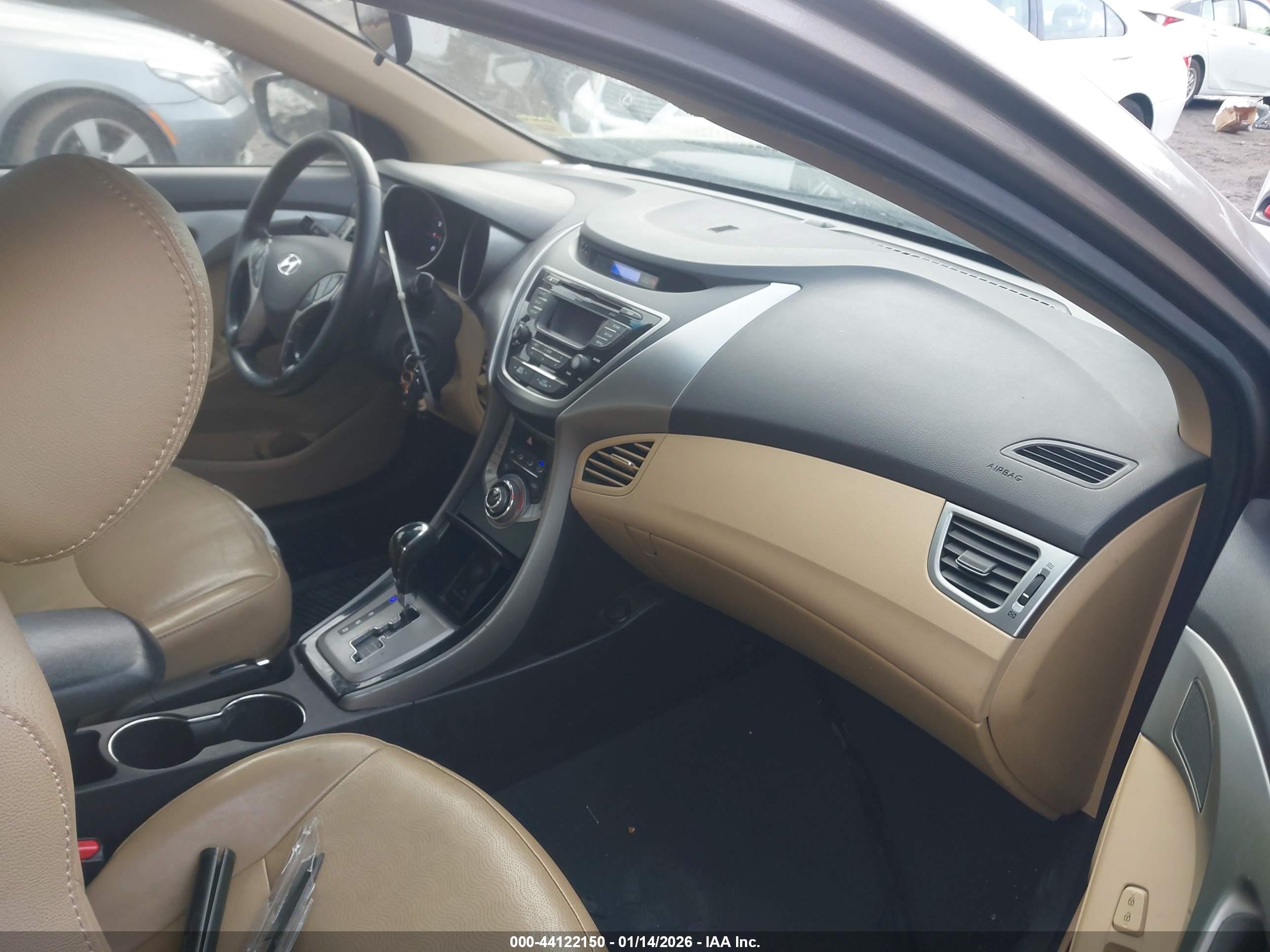 HYUNDAI ELANTRA image 5