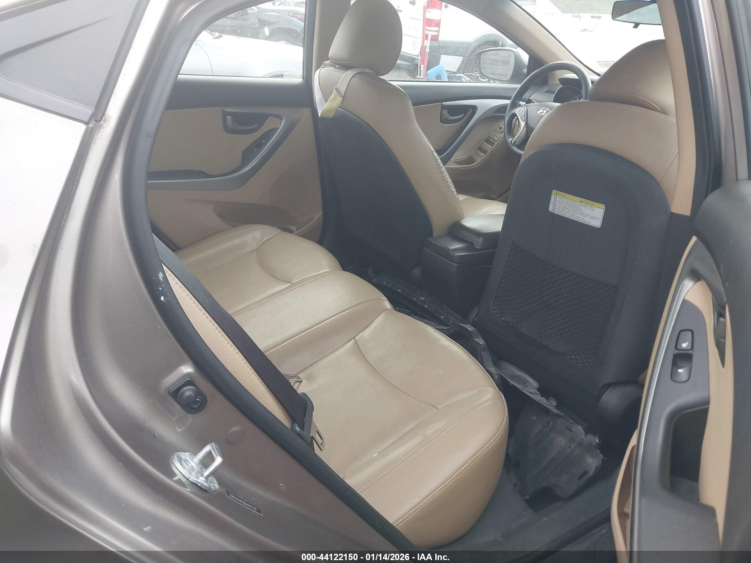 HYUNDAI ELANTRA image 8