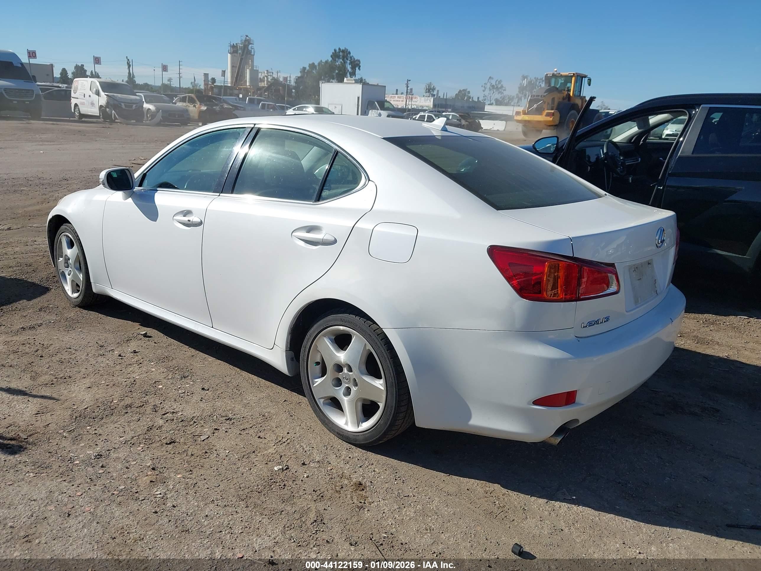LEXUS IS image 3