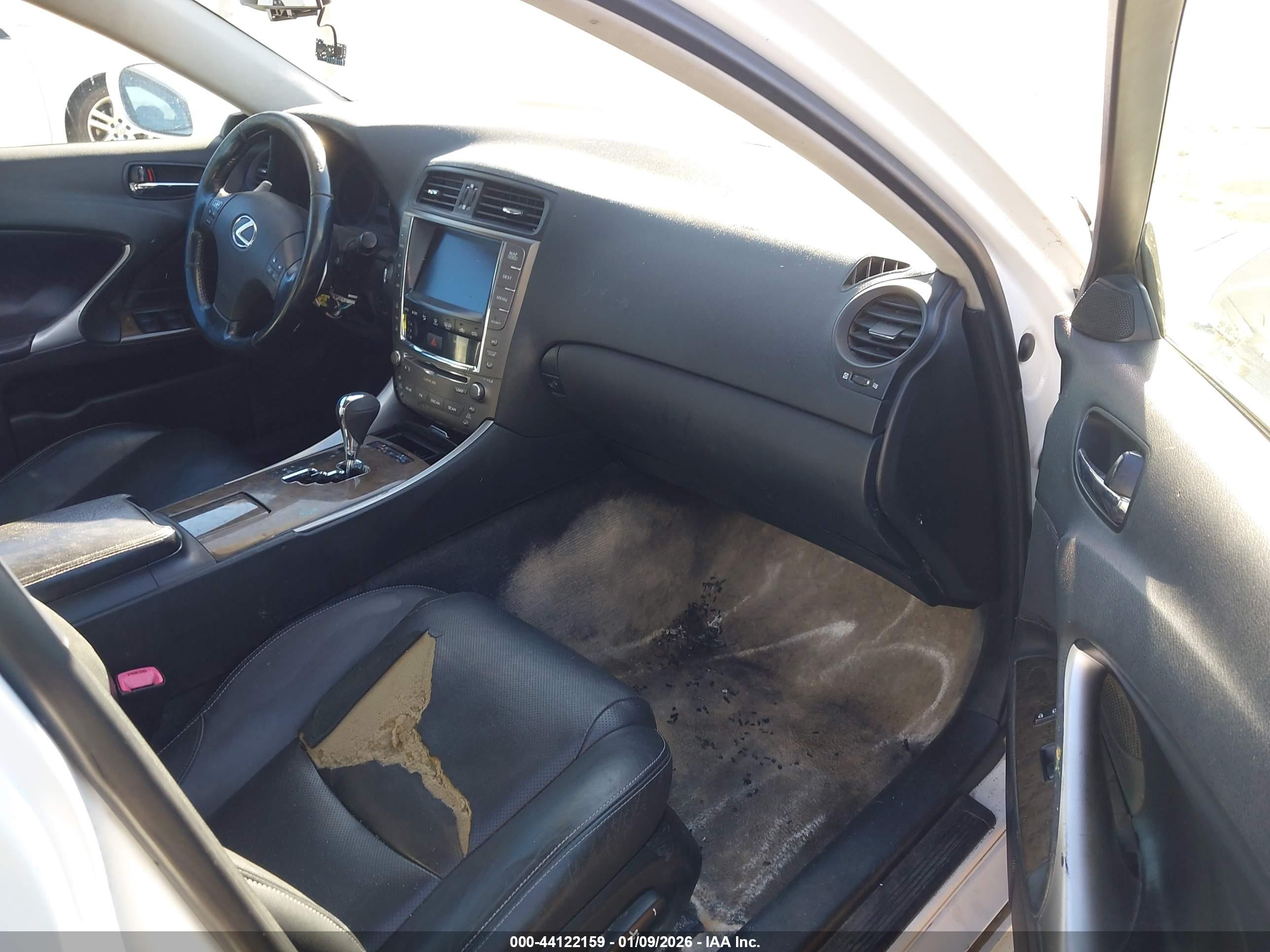 LEXUS IS image 5