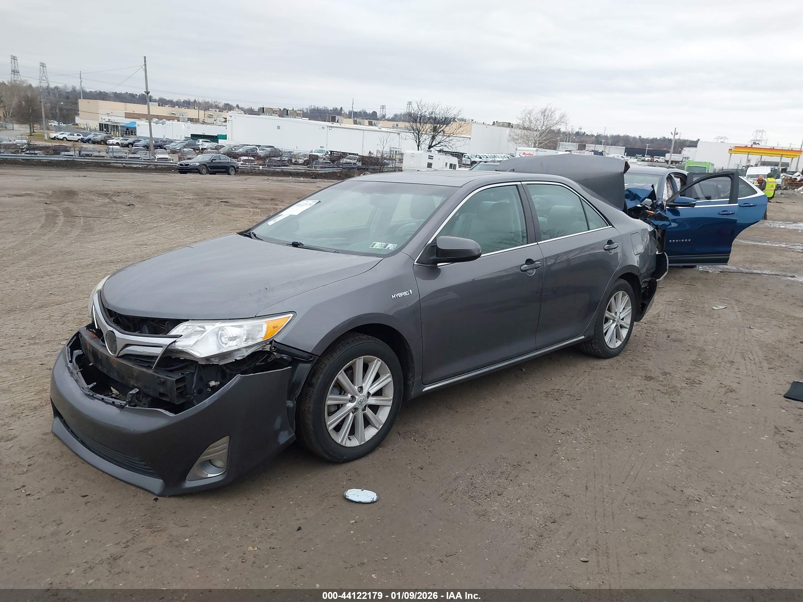TOYOTA CAMRY image 2