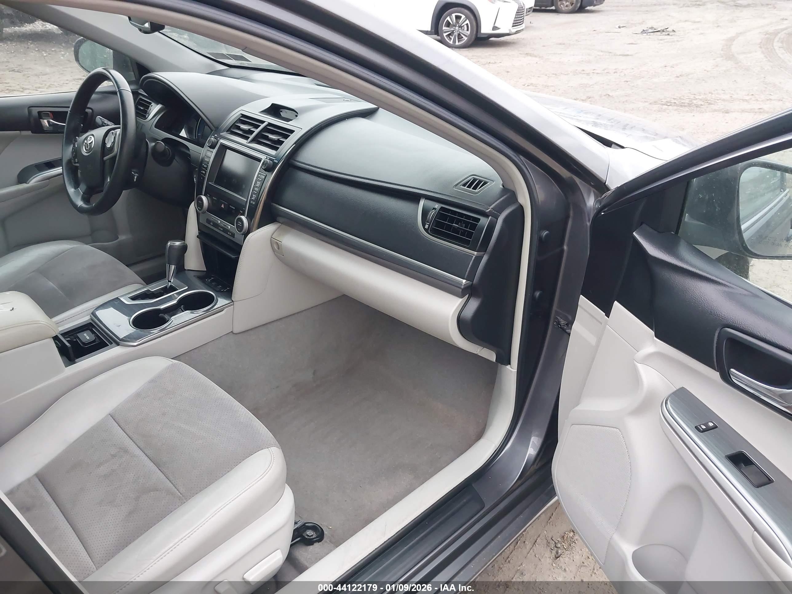 TOYOTA CAMRY image 5