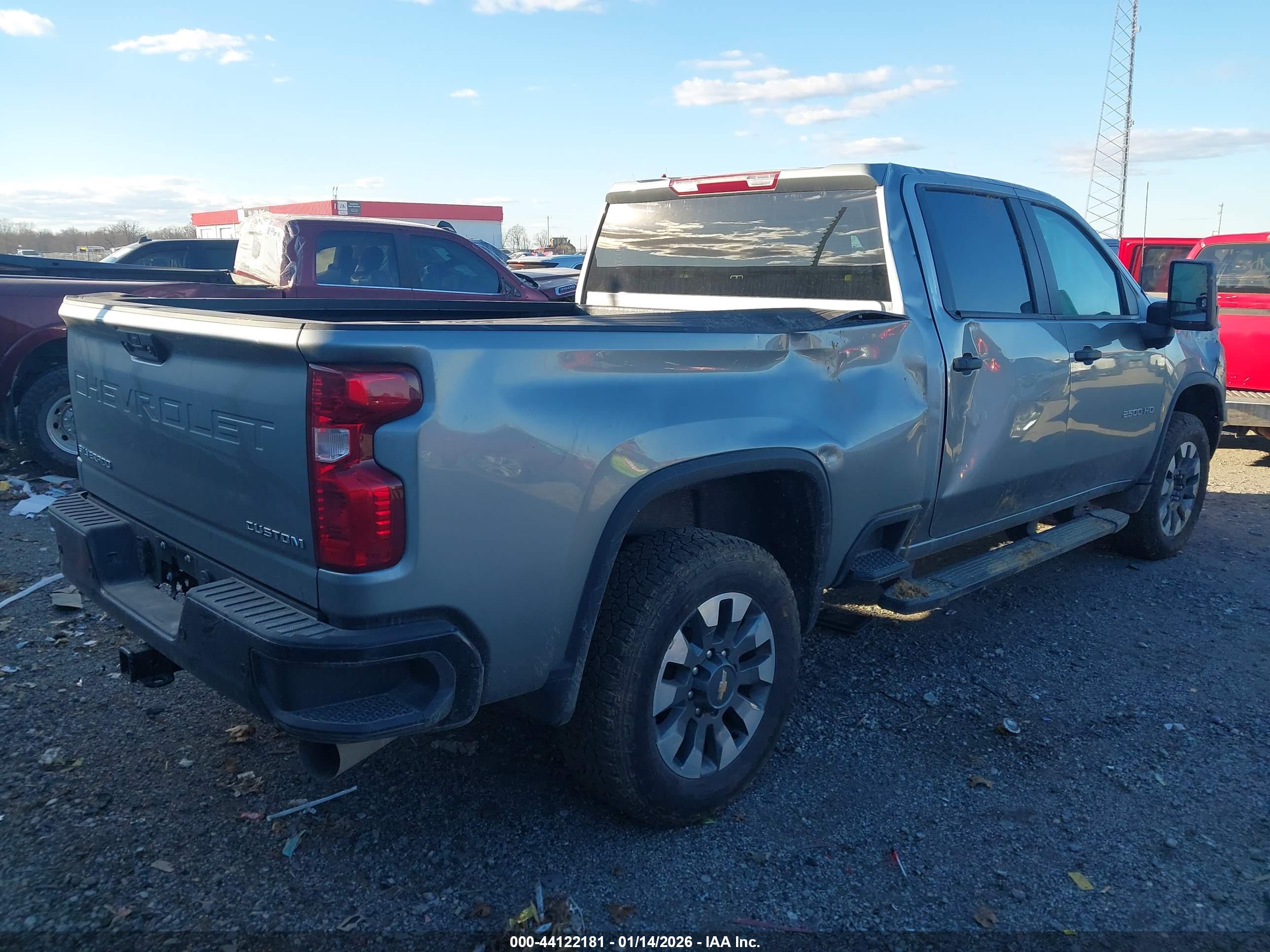 CHEVROLET SILVERADO image 4