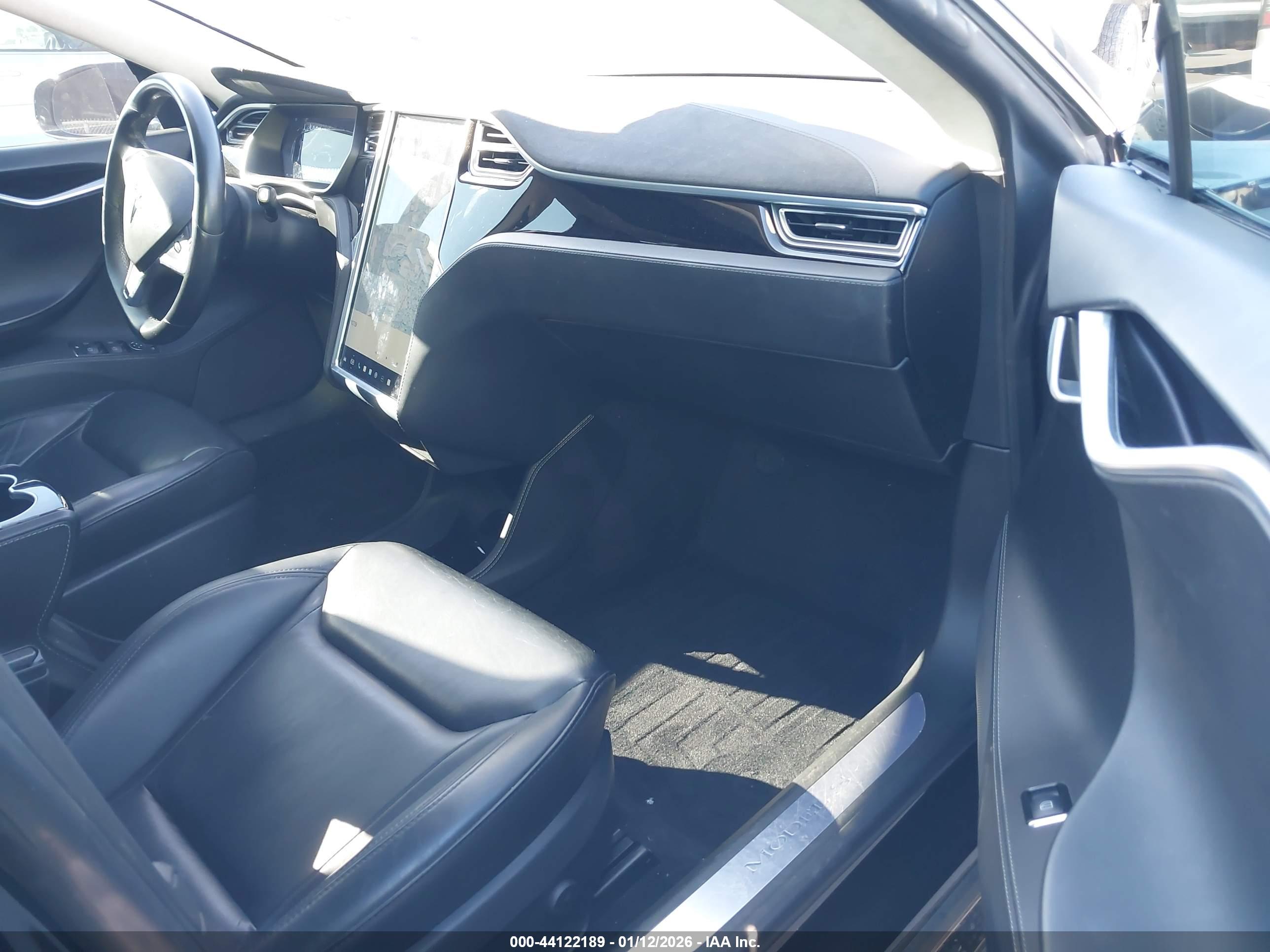 TESLA MODEL image 5