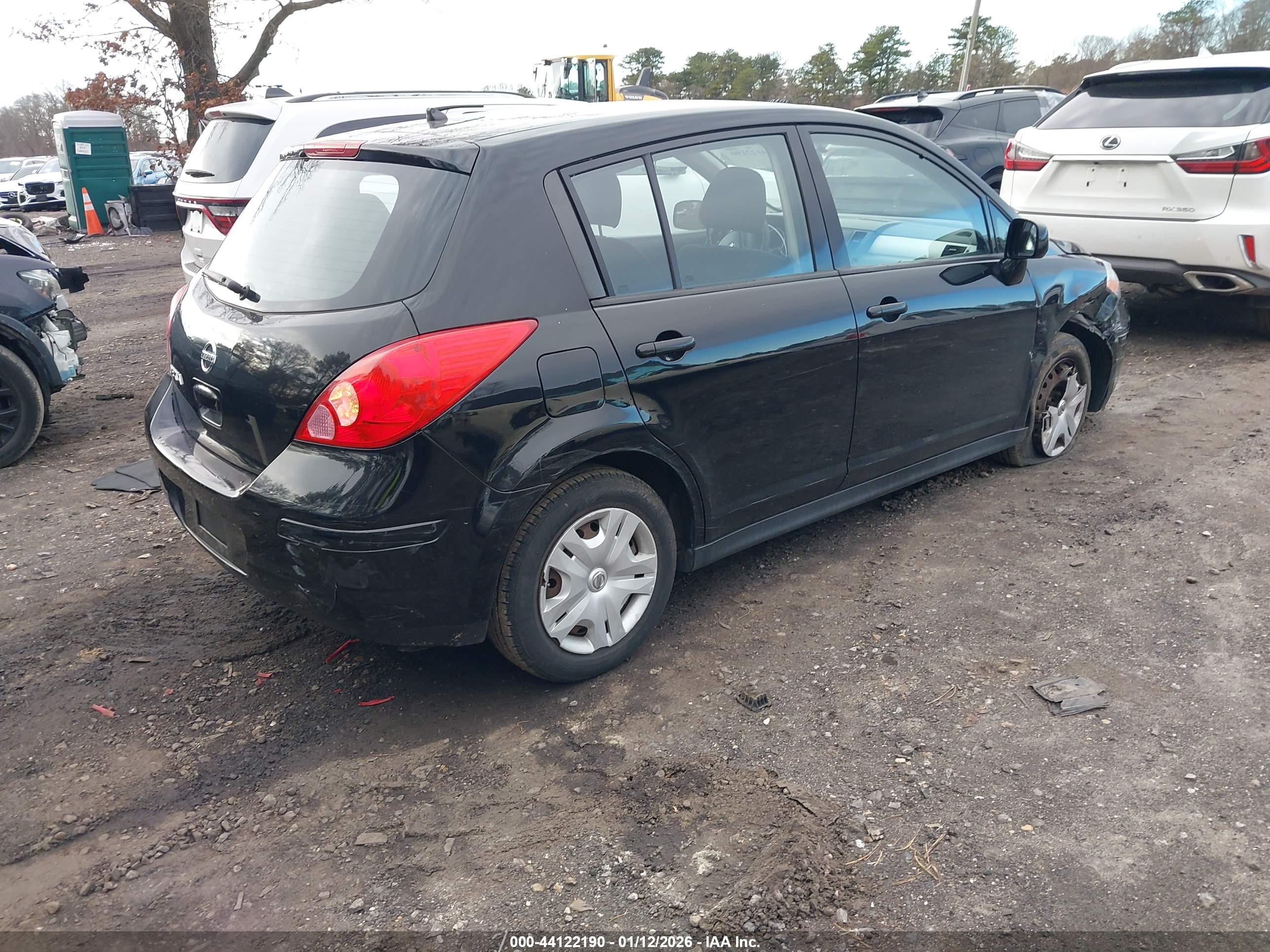 NISSAN VERSA image 4