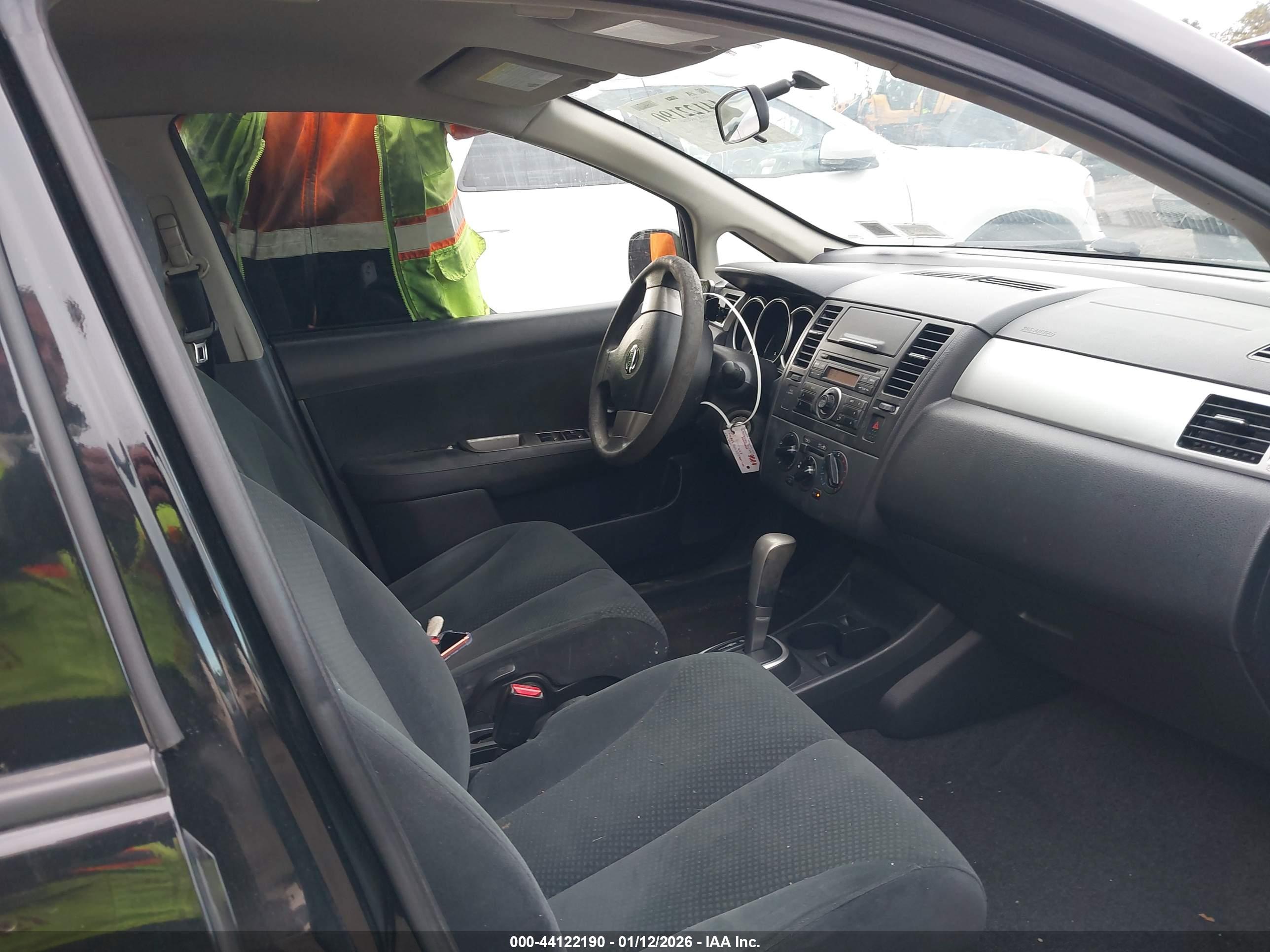 NISSAN VERSA image 5