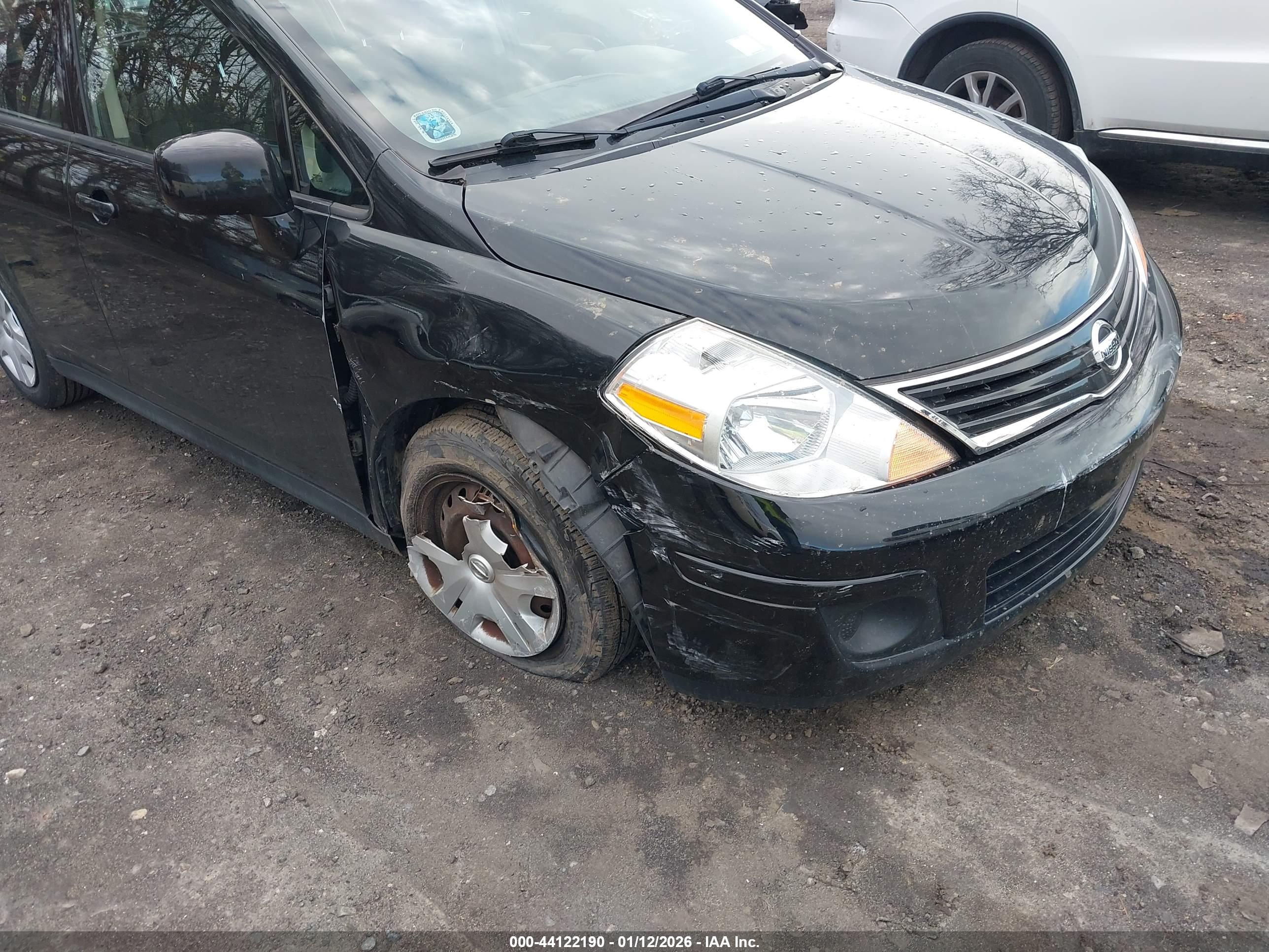 NISSAN VERSA image 6