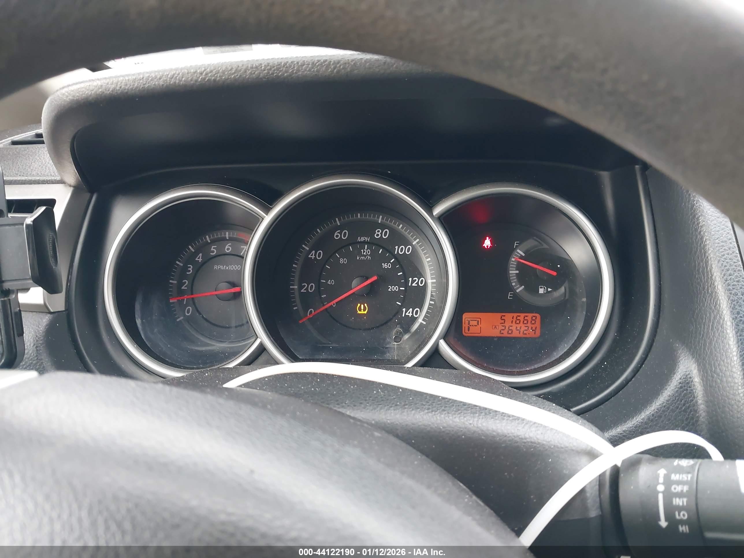 NISSAN VERSA image 7